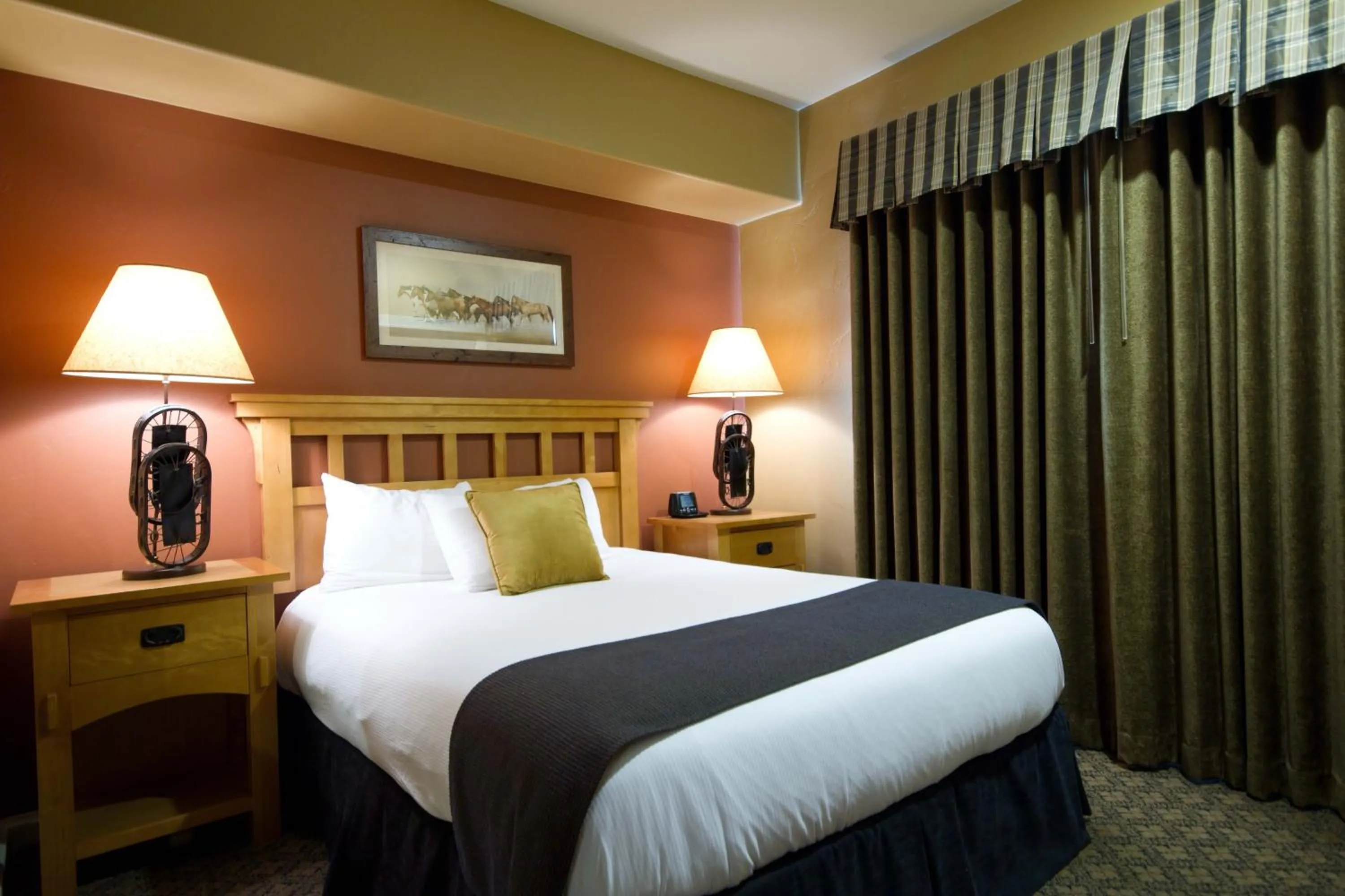 Photo of the whole room, Bed in Club Wyndham Steamboat Springs