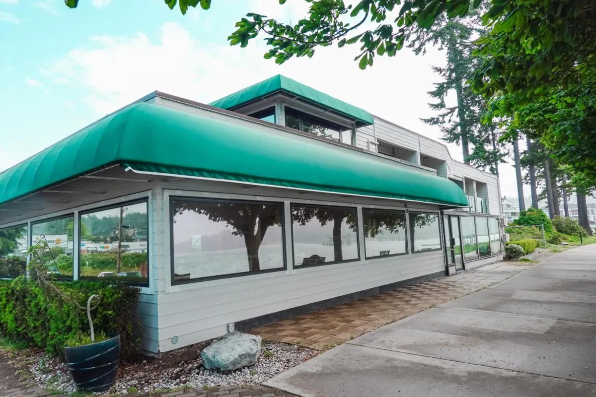 Property building in Sechelt inn