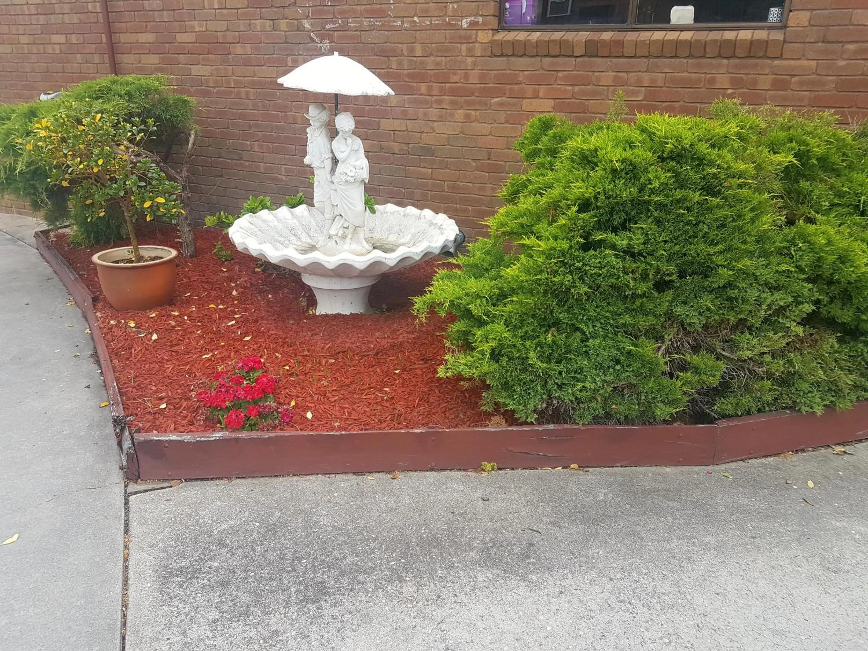 Property building in Fountain Court Motor Inn Albury