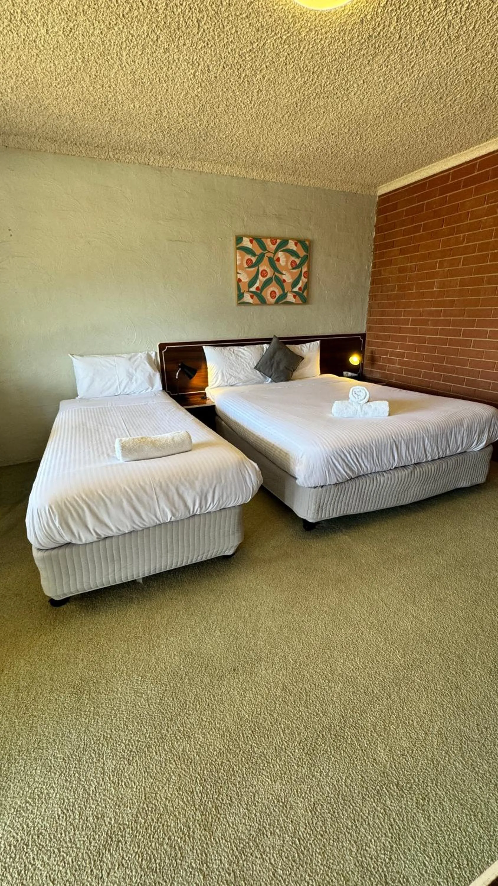 Bed in Junction Motel Wagga