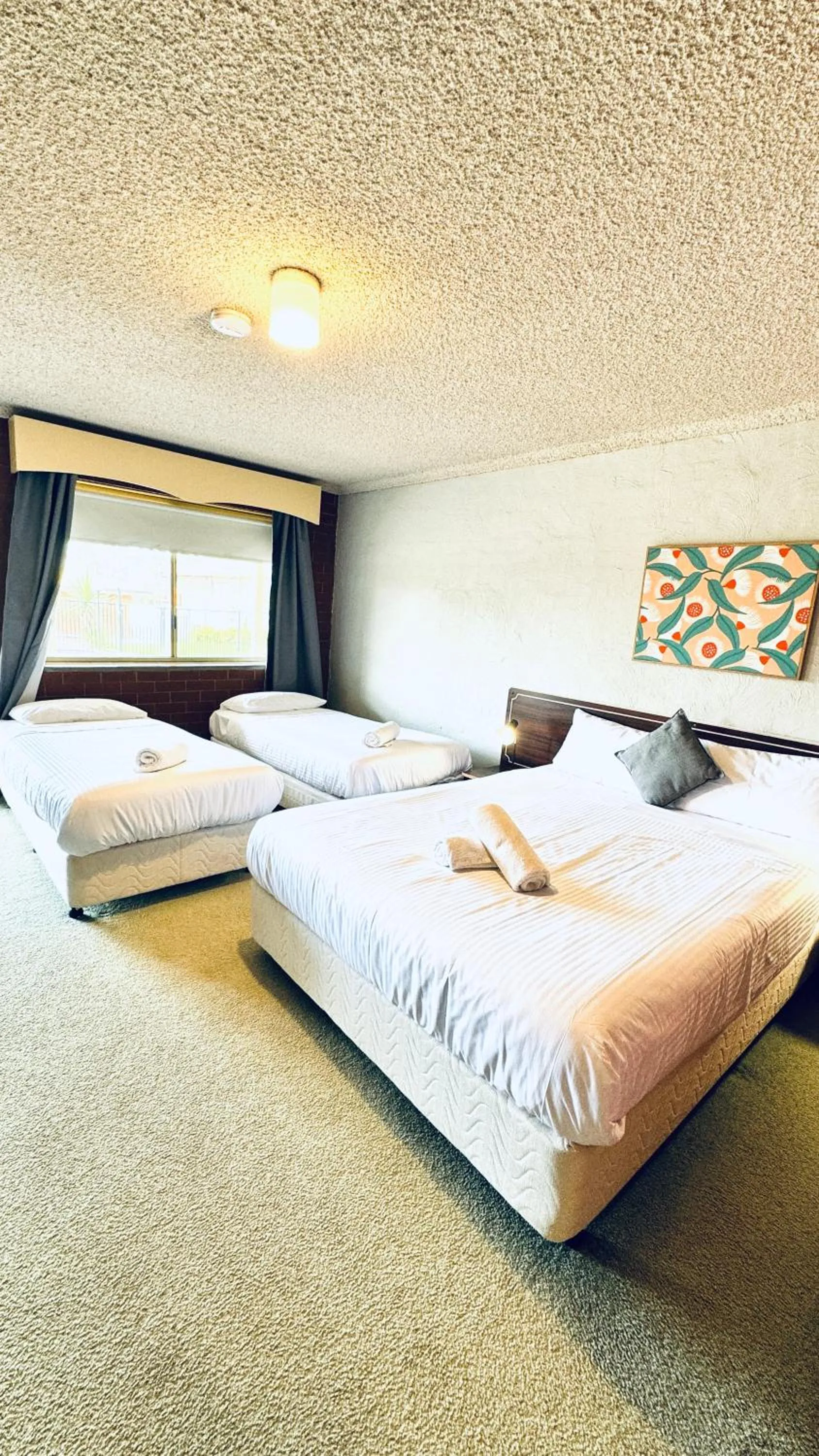 Bed in Junction Motel Wagga