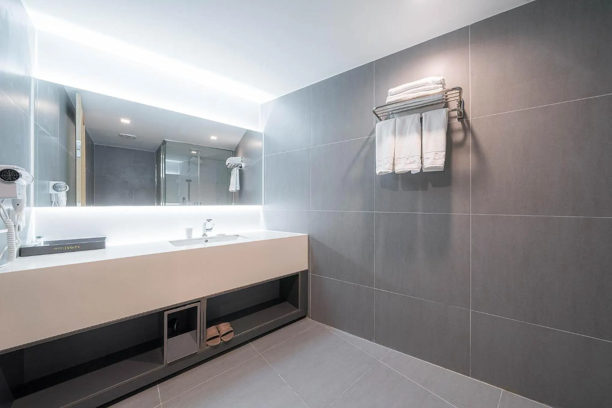 Bathroom in Davin Hotel