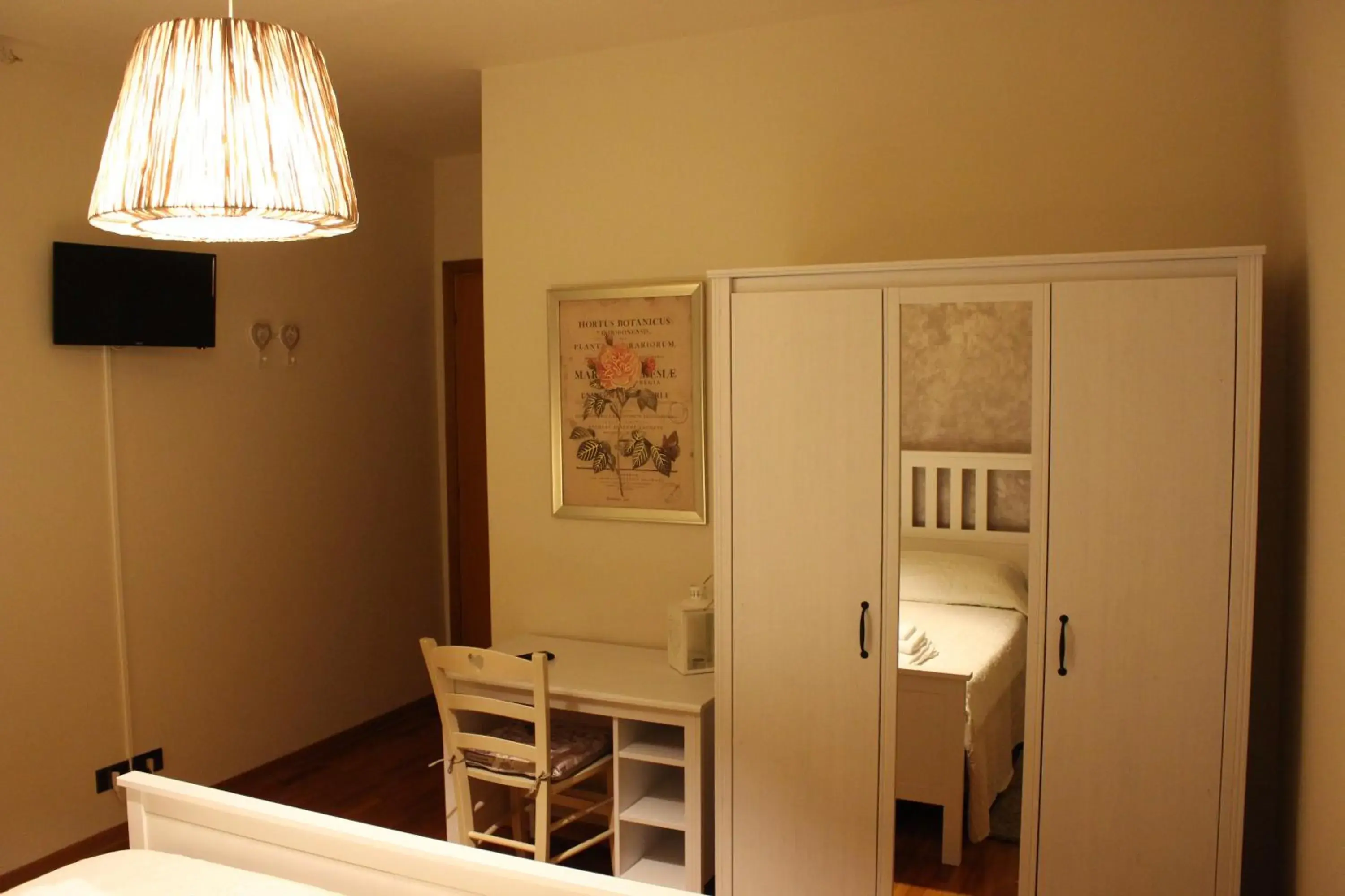 Queen Room with Spa Bath - single occupancy in B&B Villa dei Cigni Reali Queen Room with Spa Bath - single occupancy in B&B Villa dei Cigni Reali