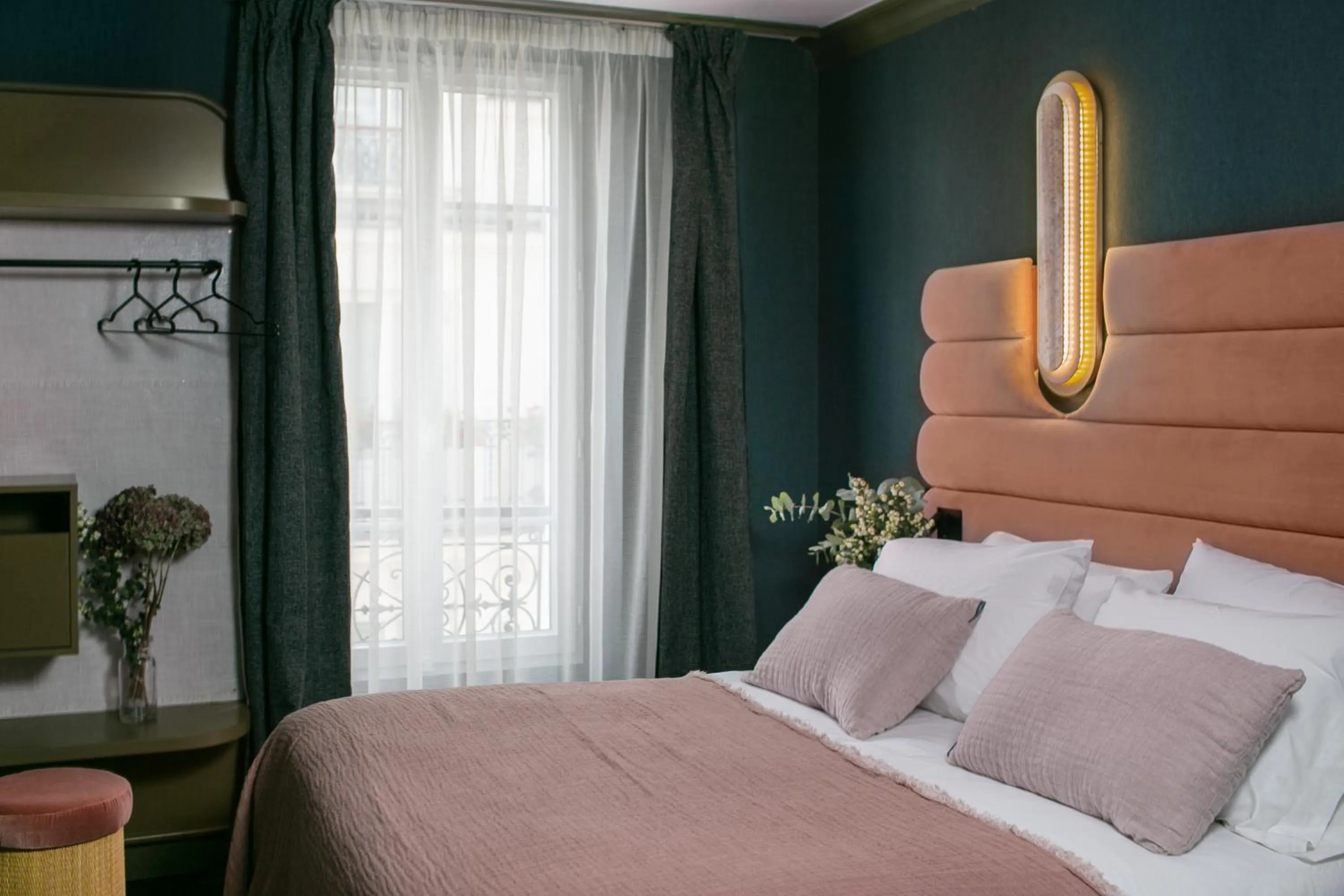 Bedroom, Bed in La Planque Hotel