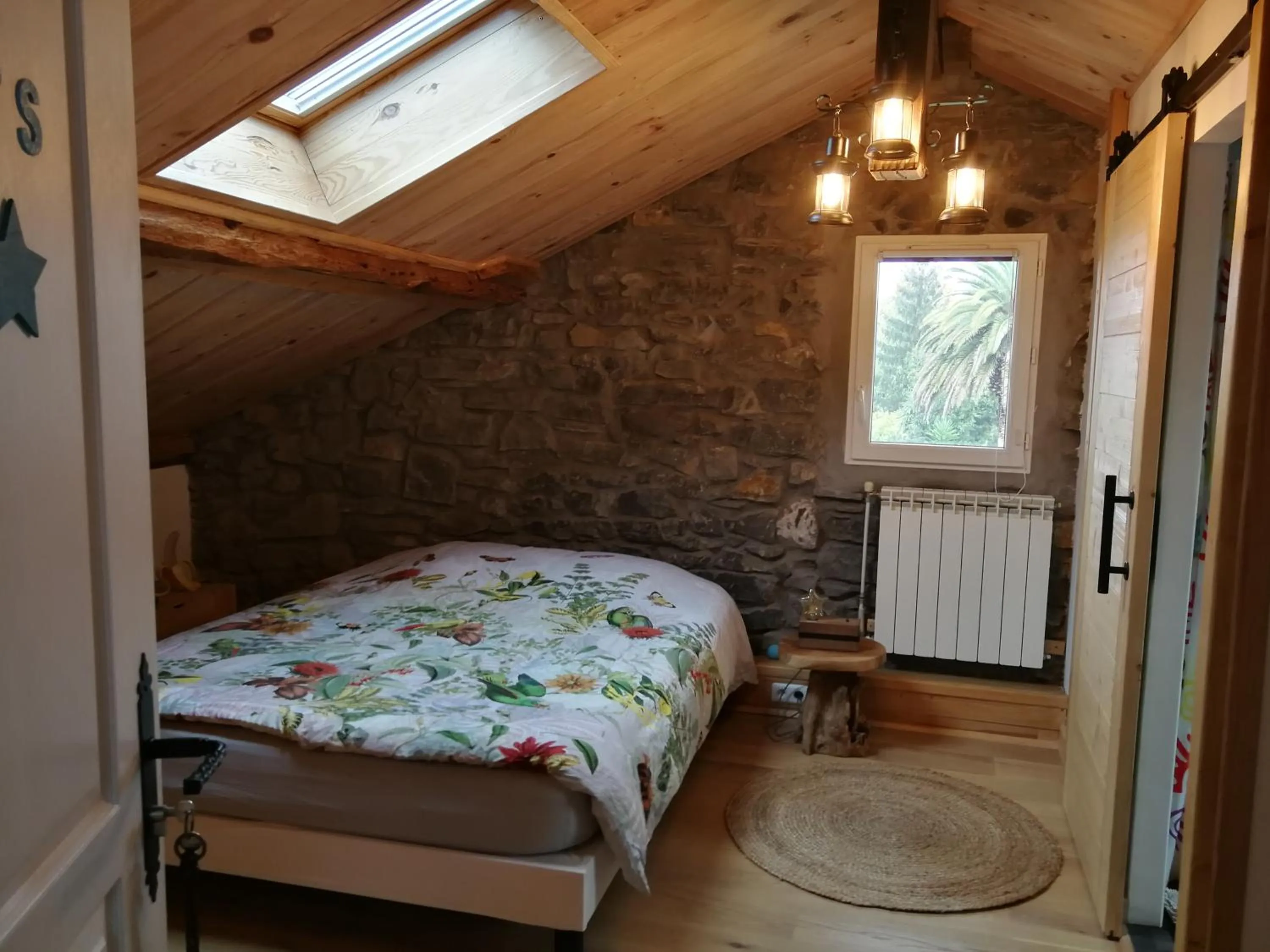 Bed in Chambres d'hôtes "HOR DAGO" près de la gare d'Hendaye avec le petit-déjeuner