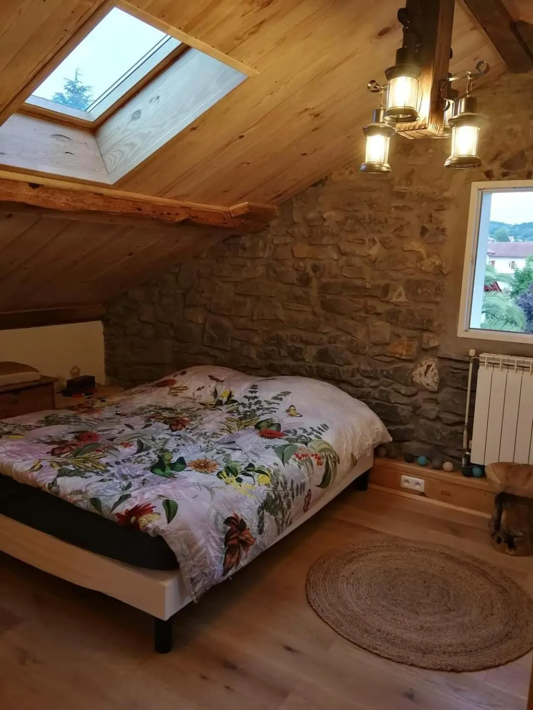 Bed in Chambres d'hôtes "HOR DAGO" près de la gare d'Hendaye avec le petit-déjeuner