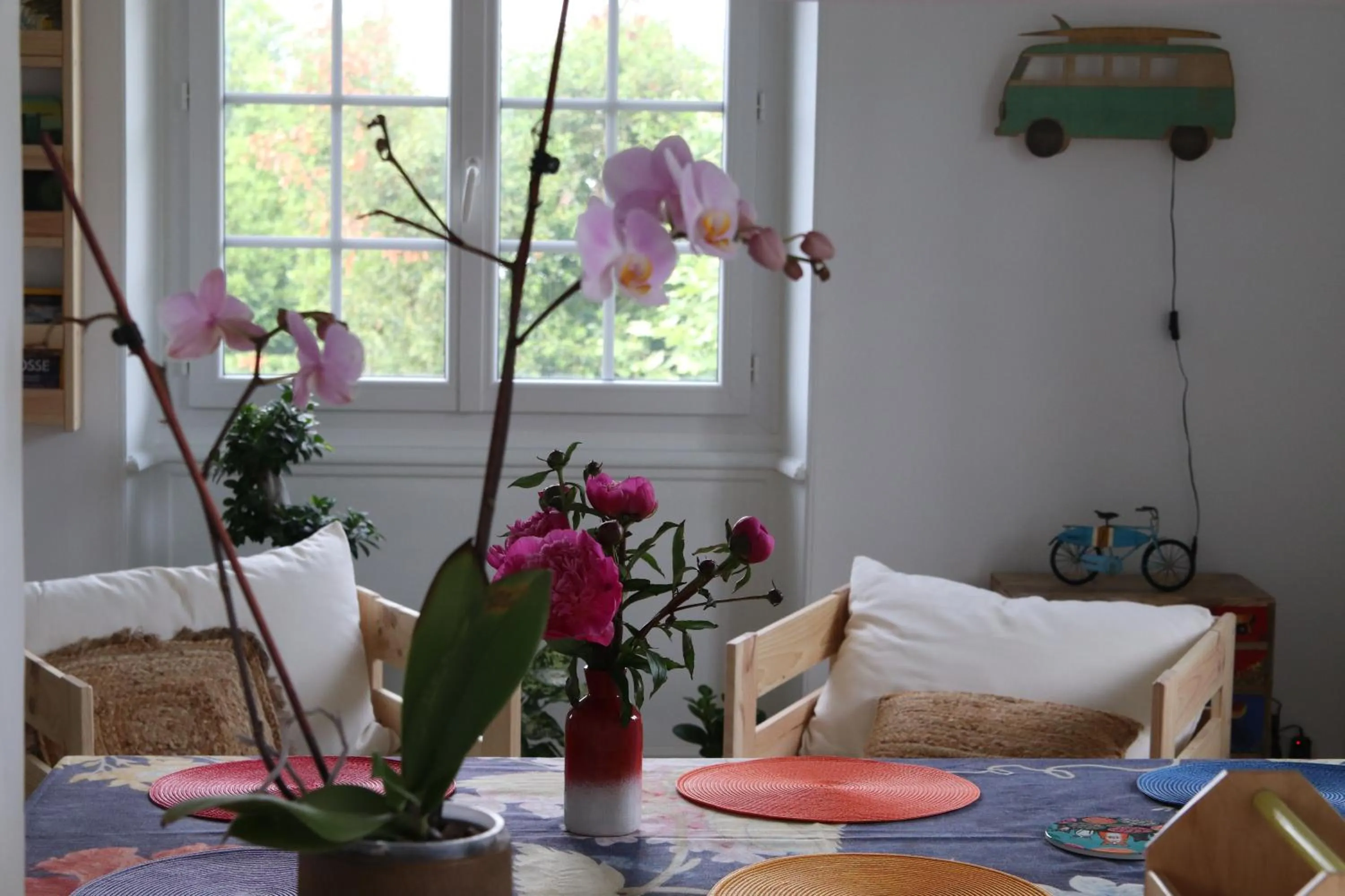 Living room in Chambres d'hôtes "HOR DAGO" près de la gare d'Hendaye avec le petit-déjeuner