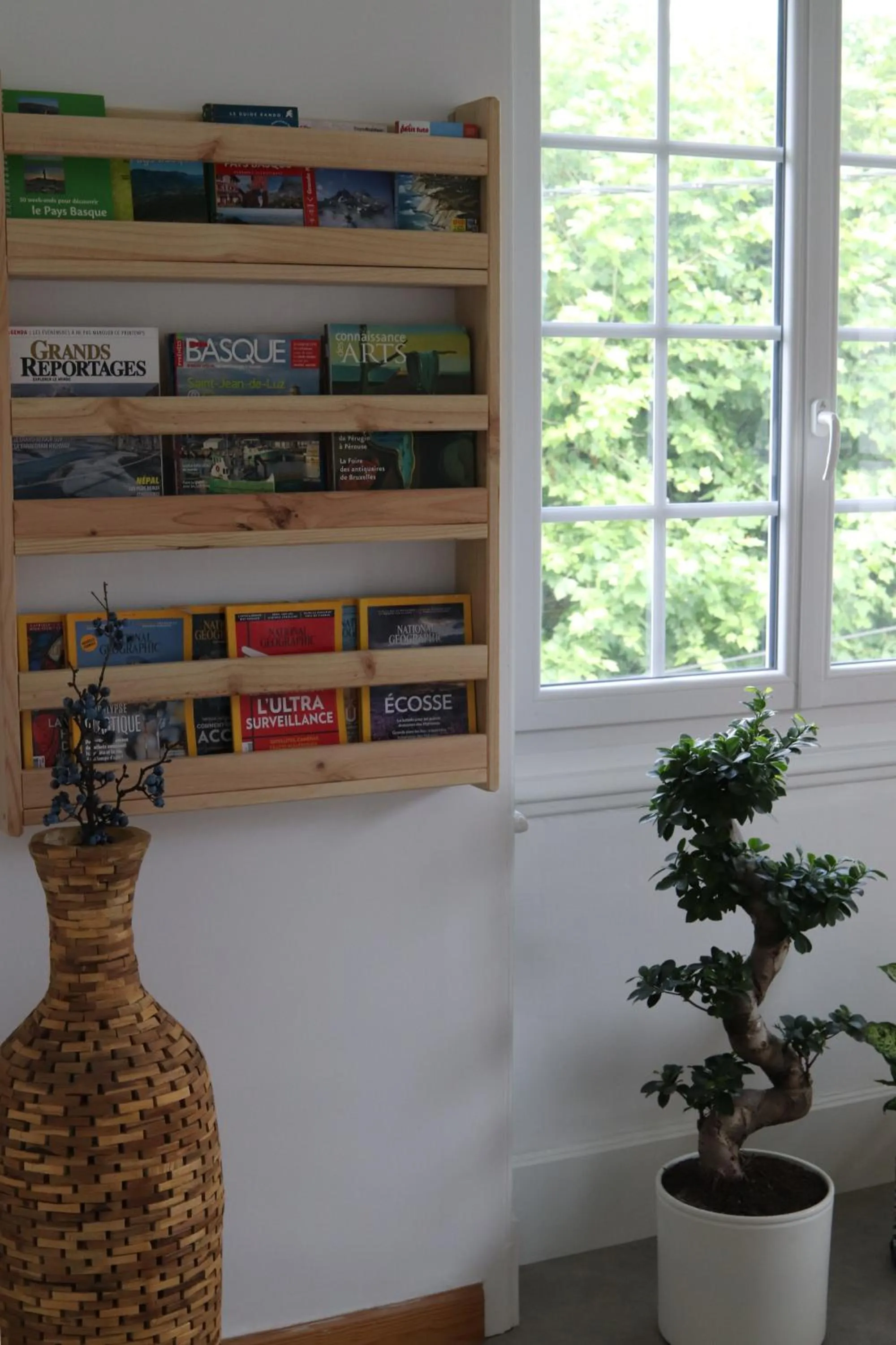 Living room in Chambres d'hôtes "HOR DAGO" près de la gare d'Hendaye avec le petit-déjeuner