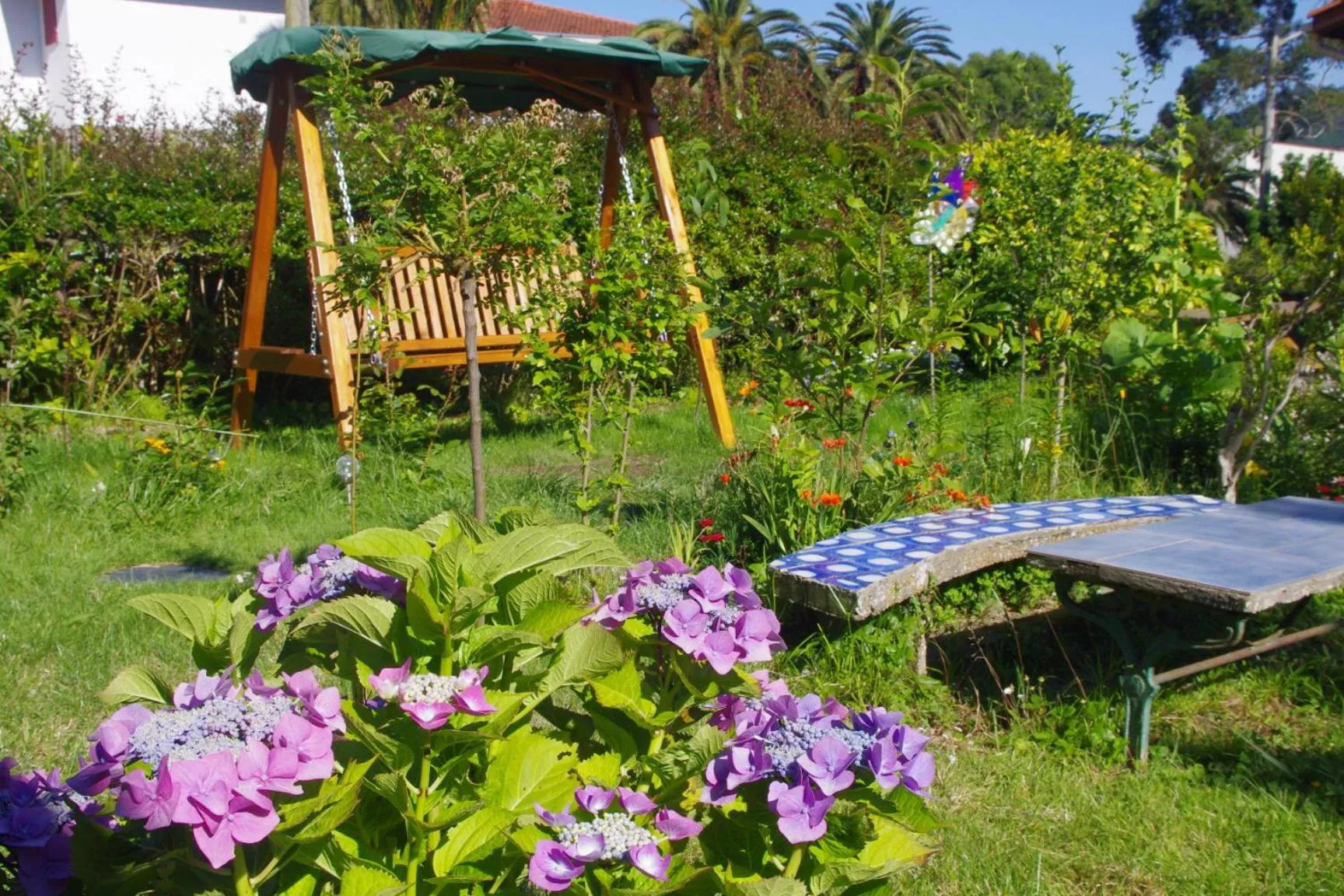 Garden in Chambres d'hôtes "HOR DAGO" près de la gare d'Hendaye avec le petit-déjeuner