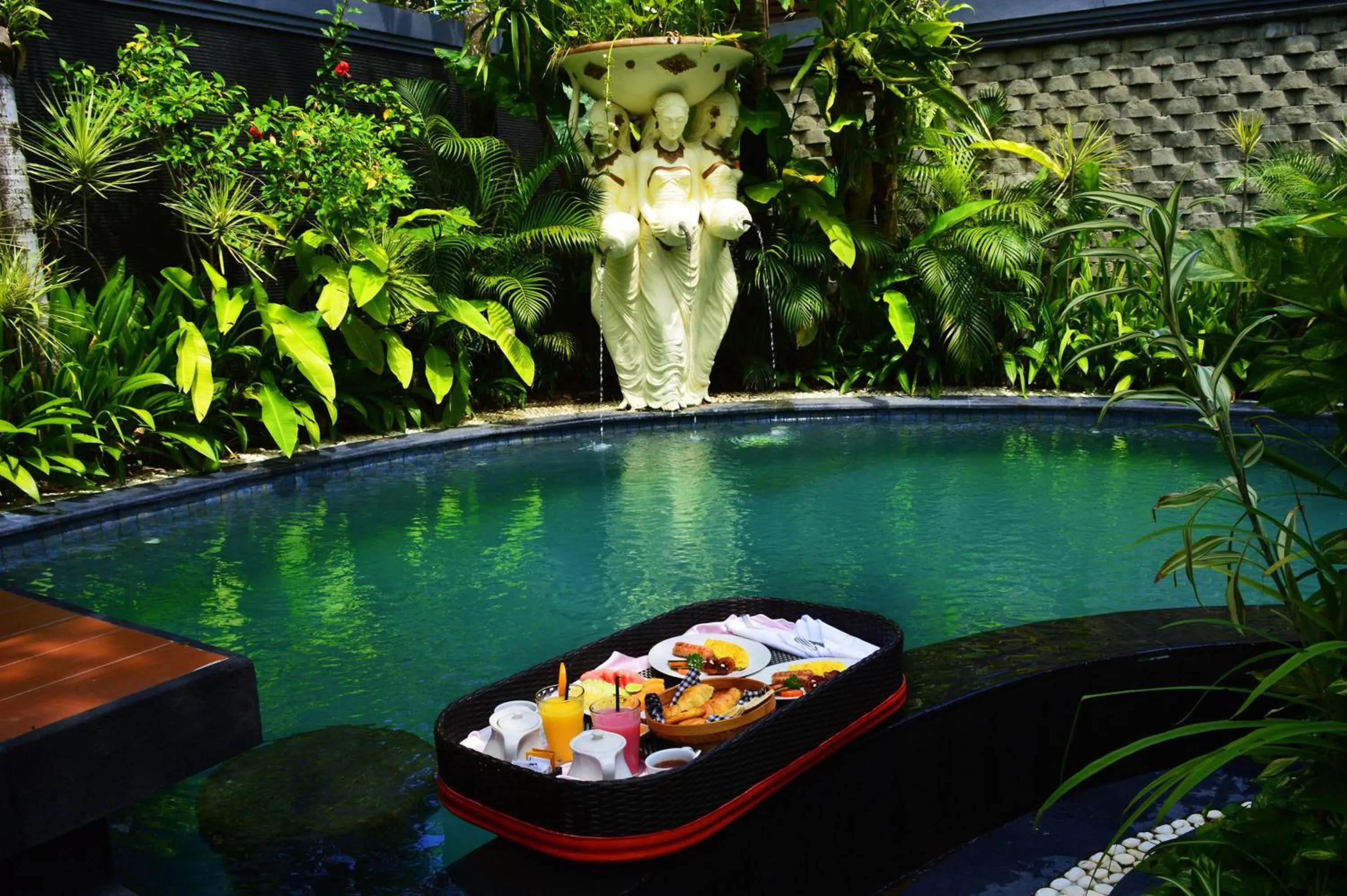 Food and drinks in The Bali Dream Villa & Resort Echo Beach Canggu