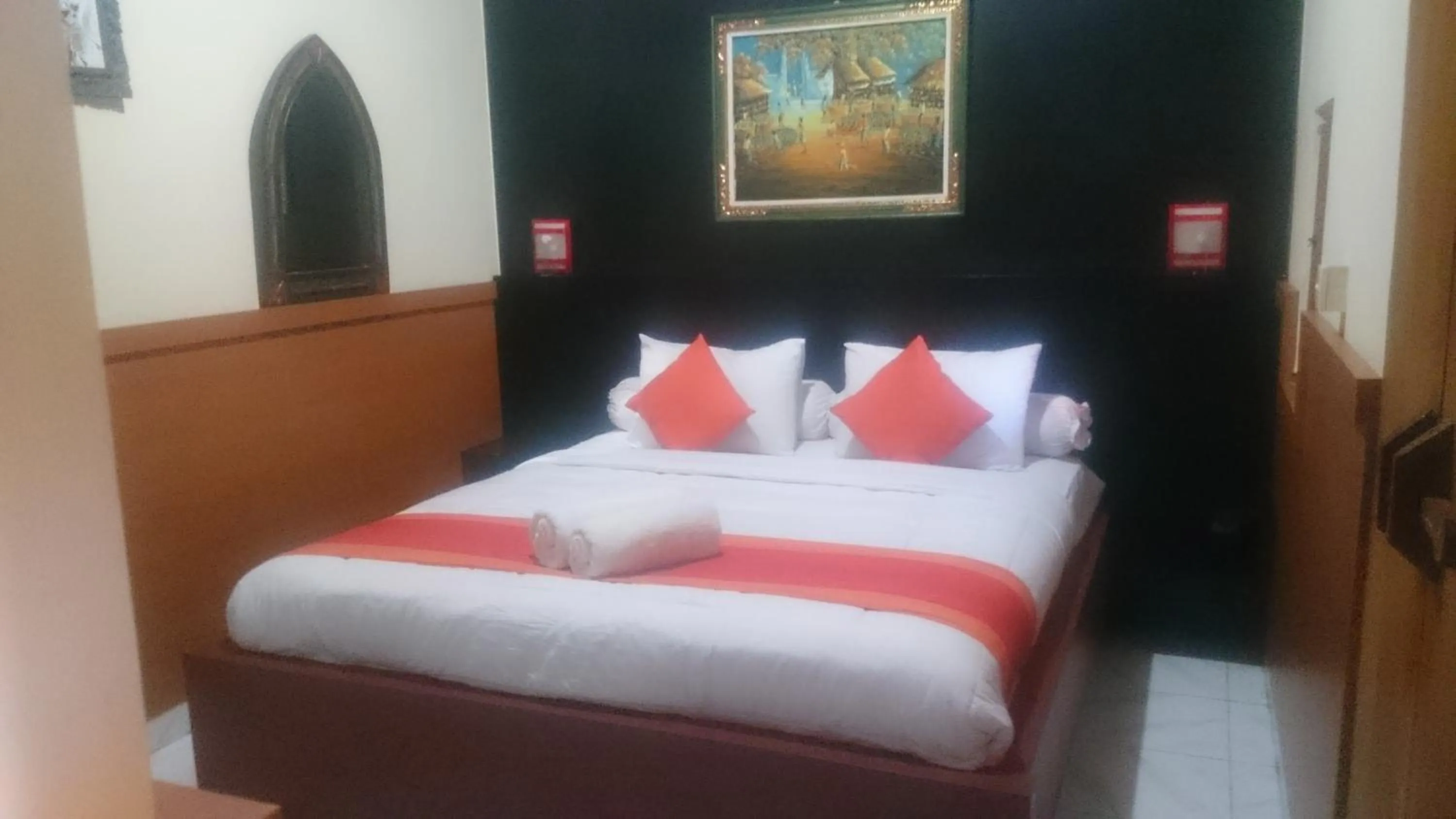 Photo of the whole room in Agus Beach Inn