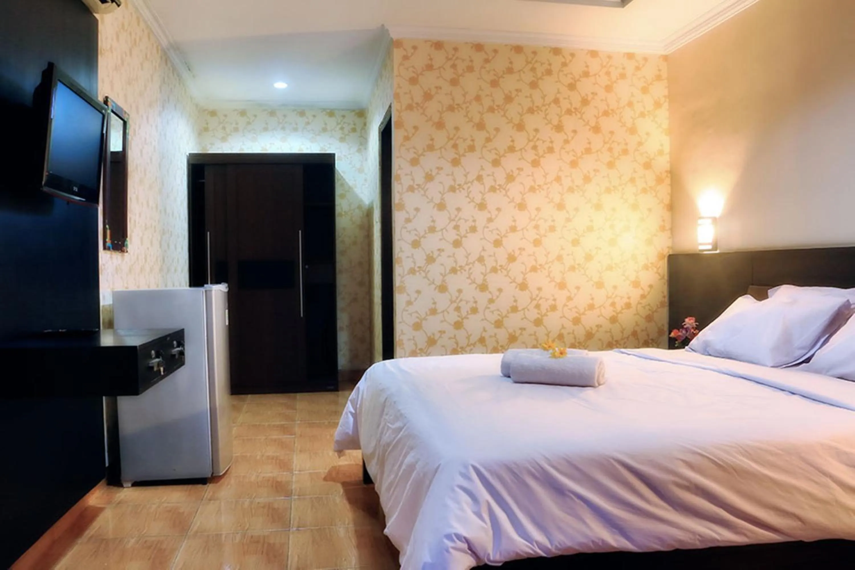 Photo of the whole room in Agus Beach Inn