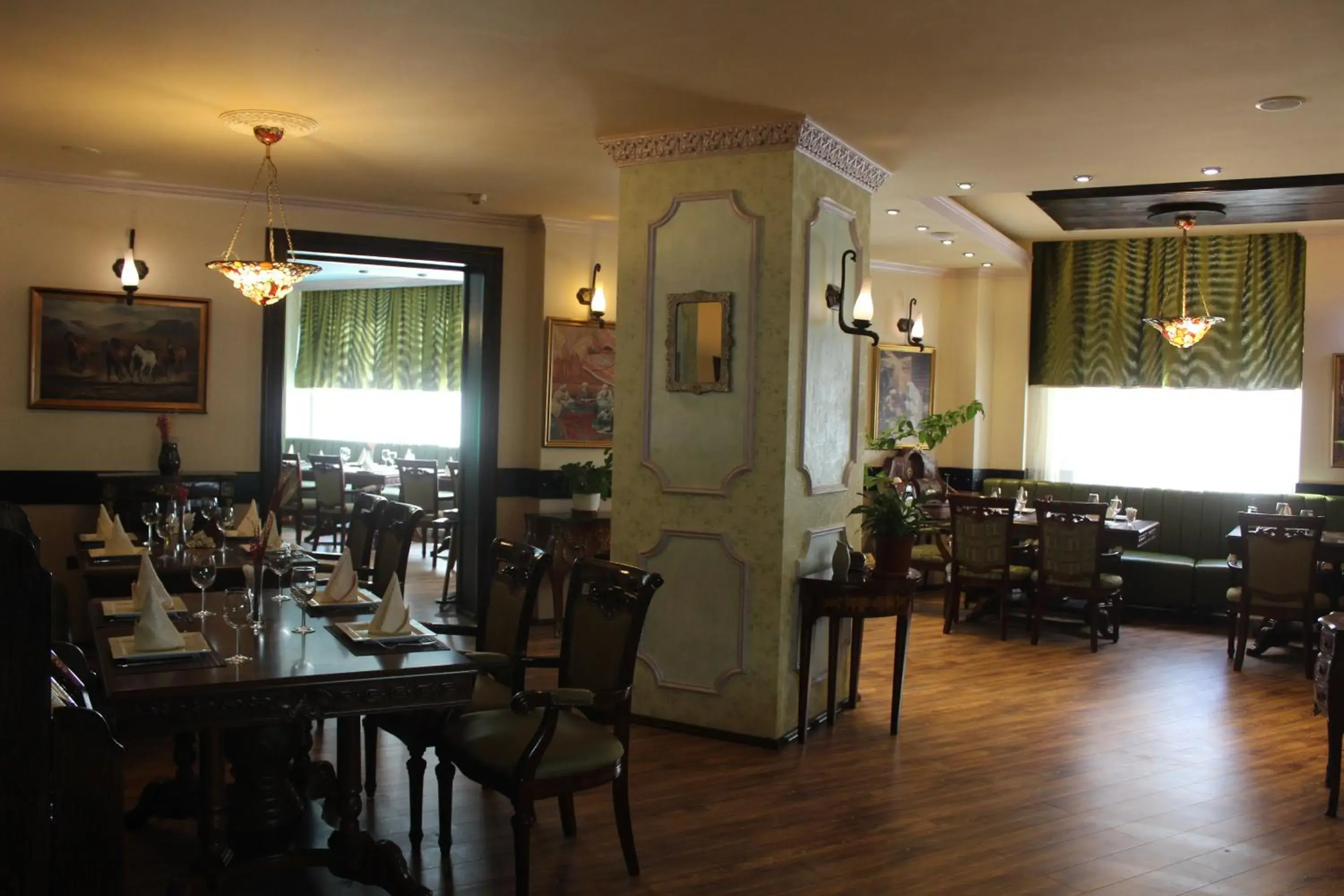 Restaurant/places to eat in Phoenicia Grand Hotel Restaurant/places to eat in Phoenicia Grand Hotel