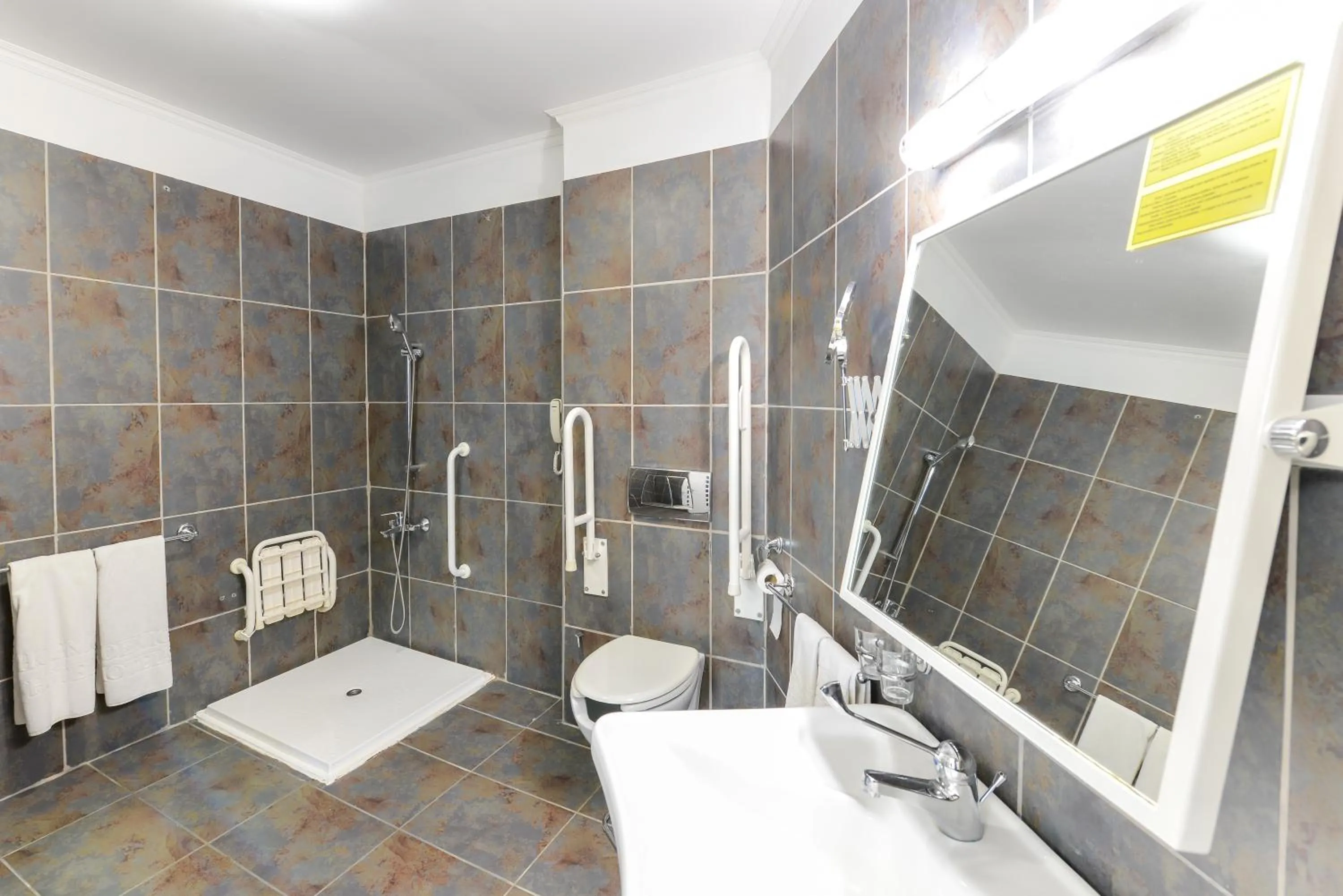 Shower in Phoenicia Grand Hotel