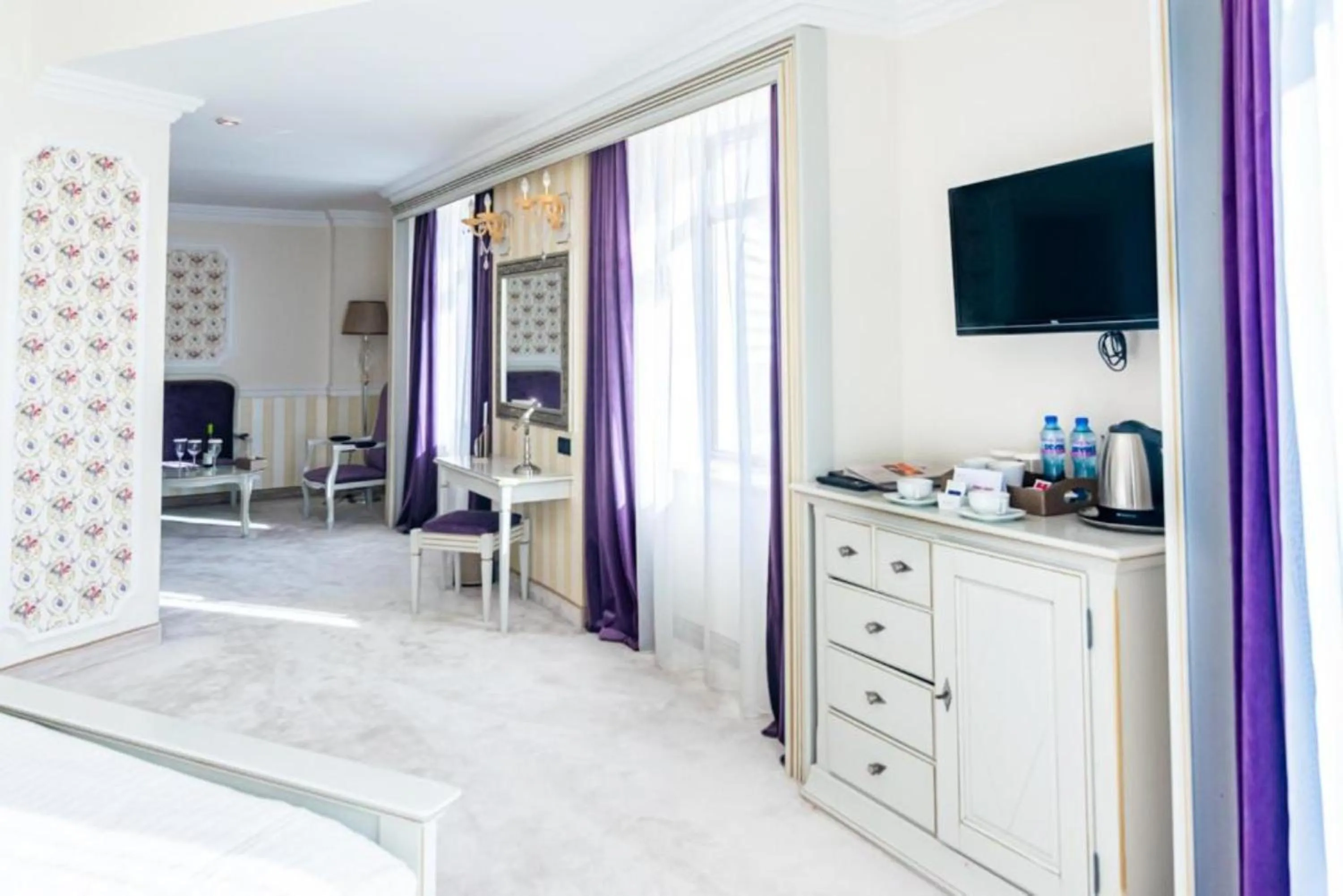 Photo of the whole room in Phoenicia Grand Hotel