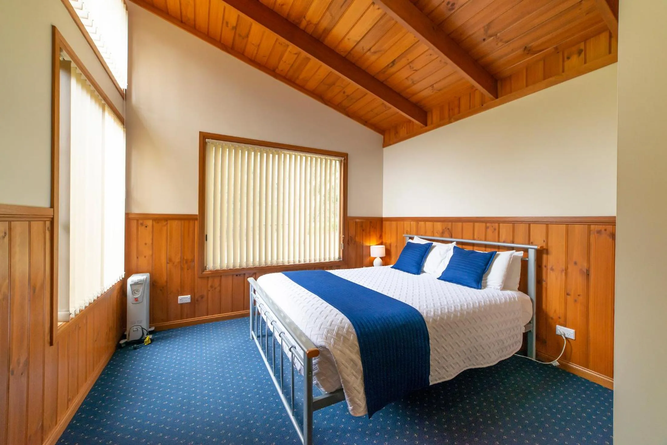 Bedroom, Bed in Halls Gap Valley Lodges