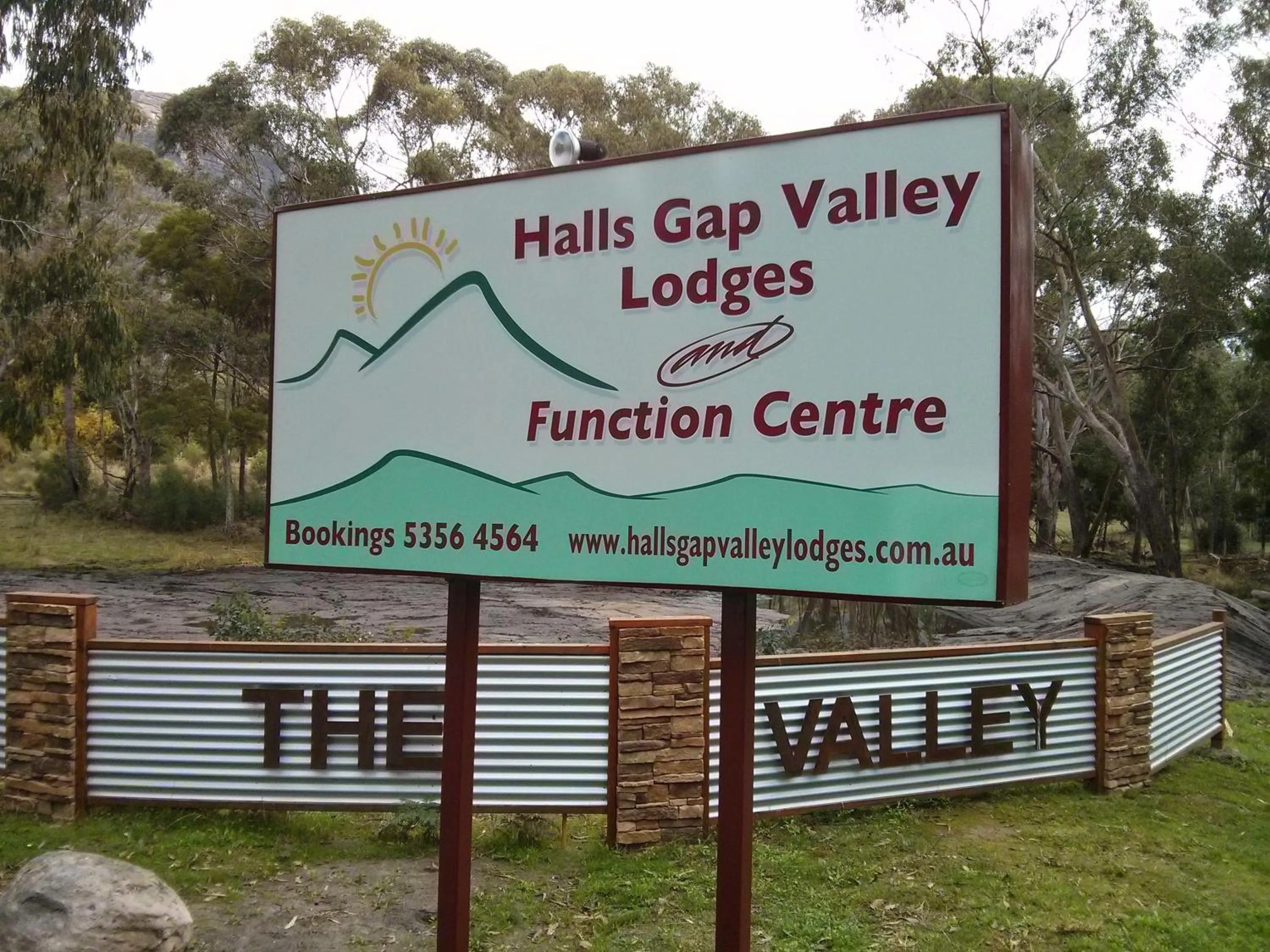 Facade/entrance in Halls Gap Valley Lodges