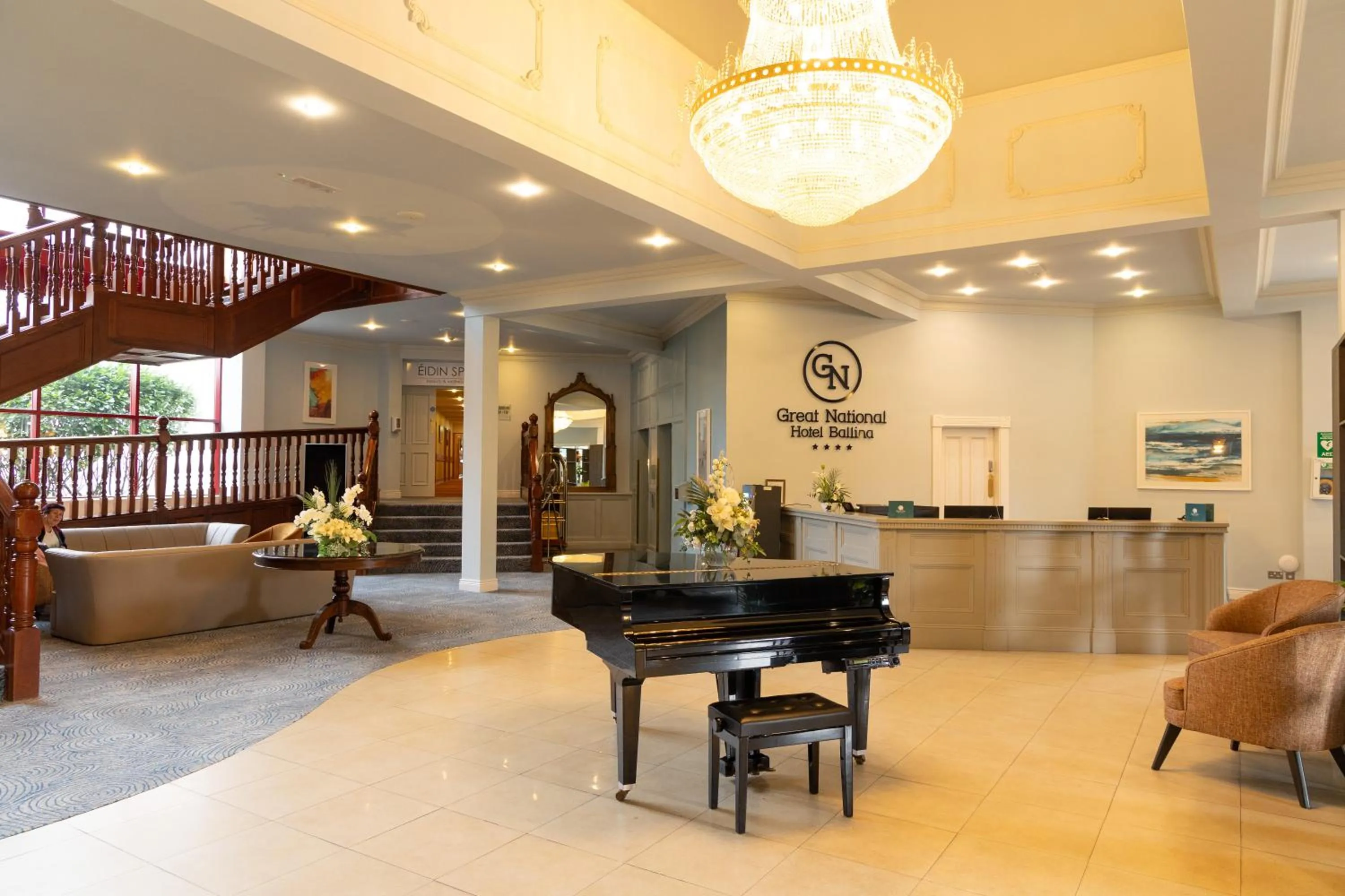Lobby or reception in Great National Hotel Ballina
