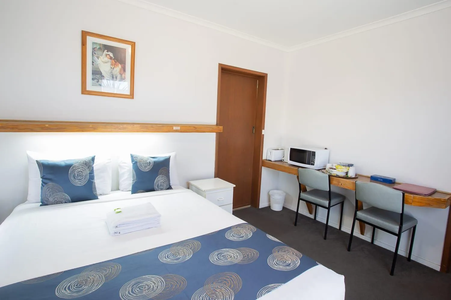 Bed in Majestic Motel