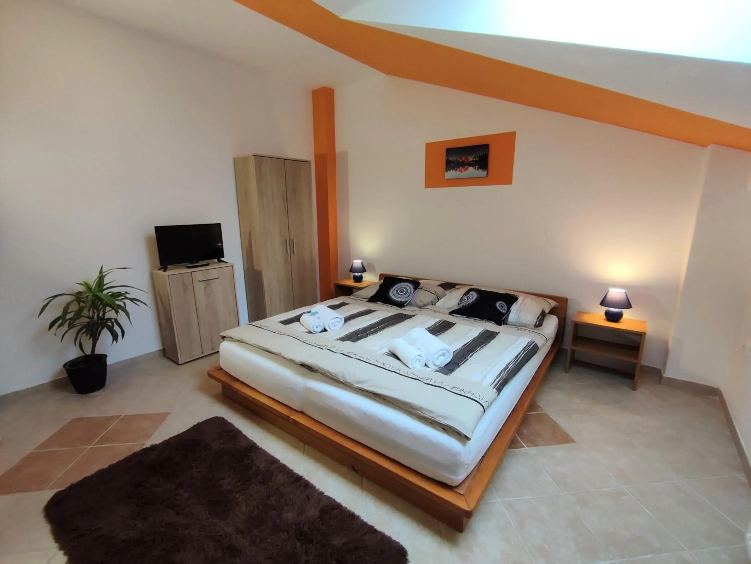 Double or Twin Room with Bathroom - single occupancy in Hotel 28 Double or Twin Room with Bathroom - single occupancy in Hotel 28