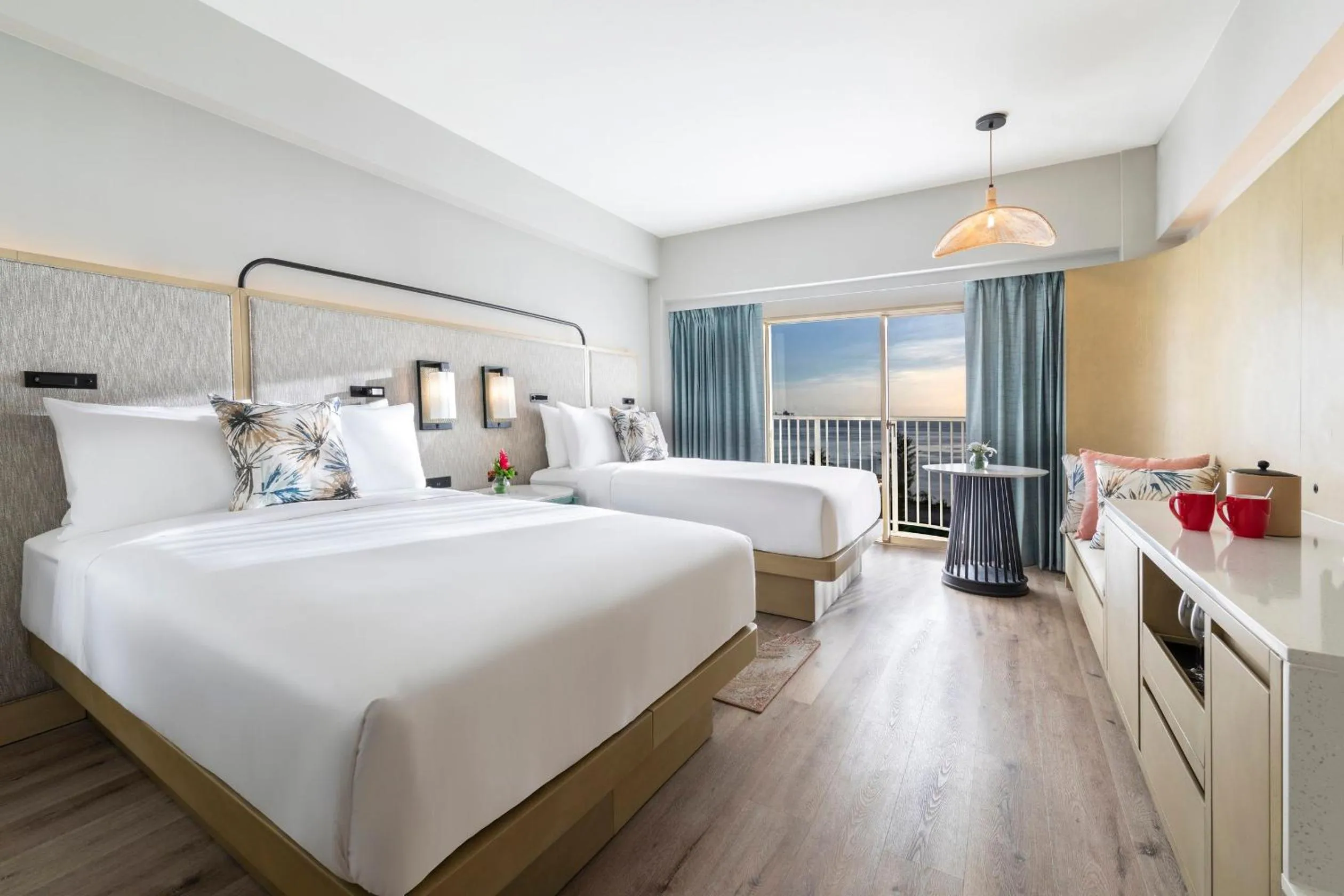 Photo of the whole room, Bed in Crowne Plaza Resort Saipan