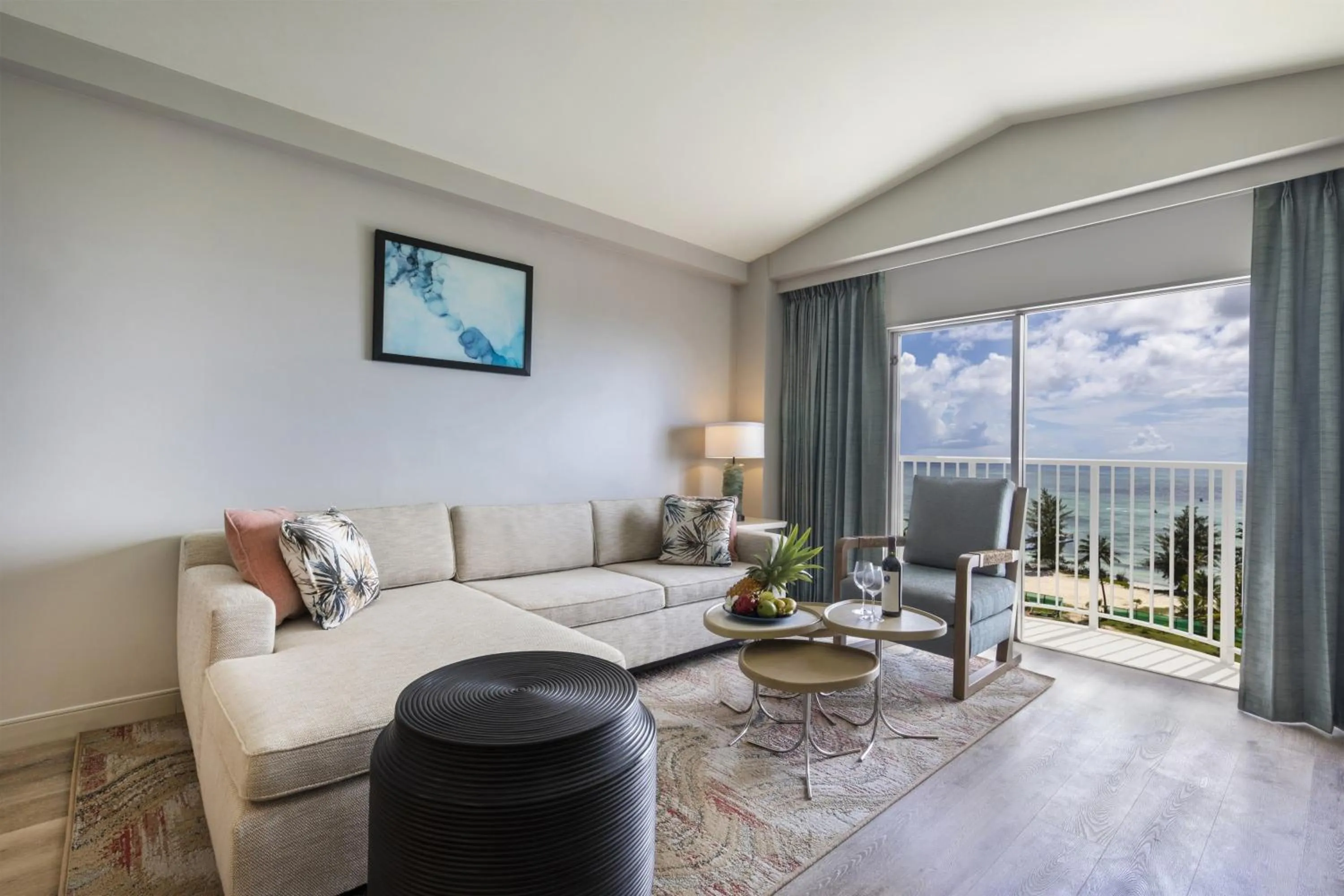 Photo of the whole room in Crowne Plaza Resort Saipan