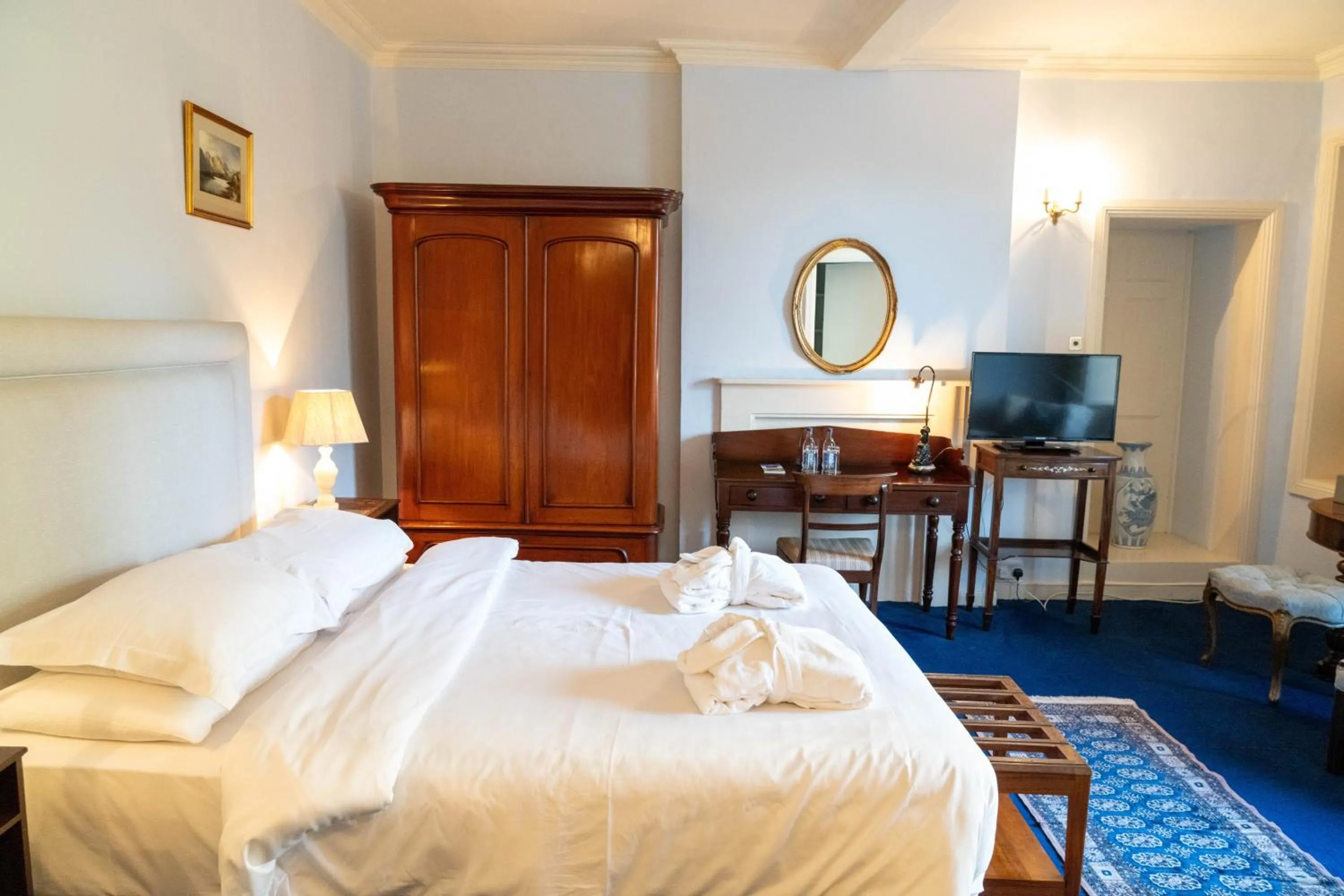 Bed in Castle Grove Country House Hotel