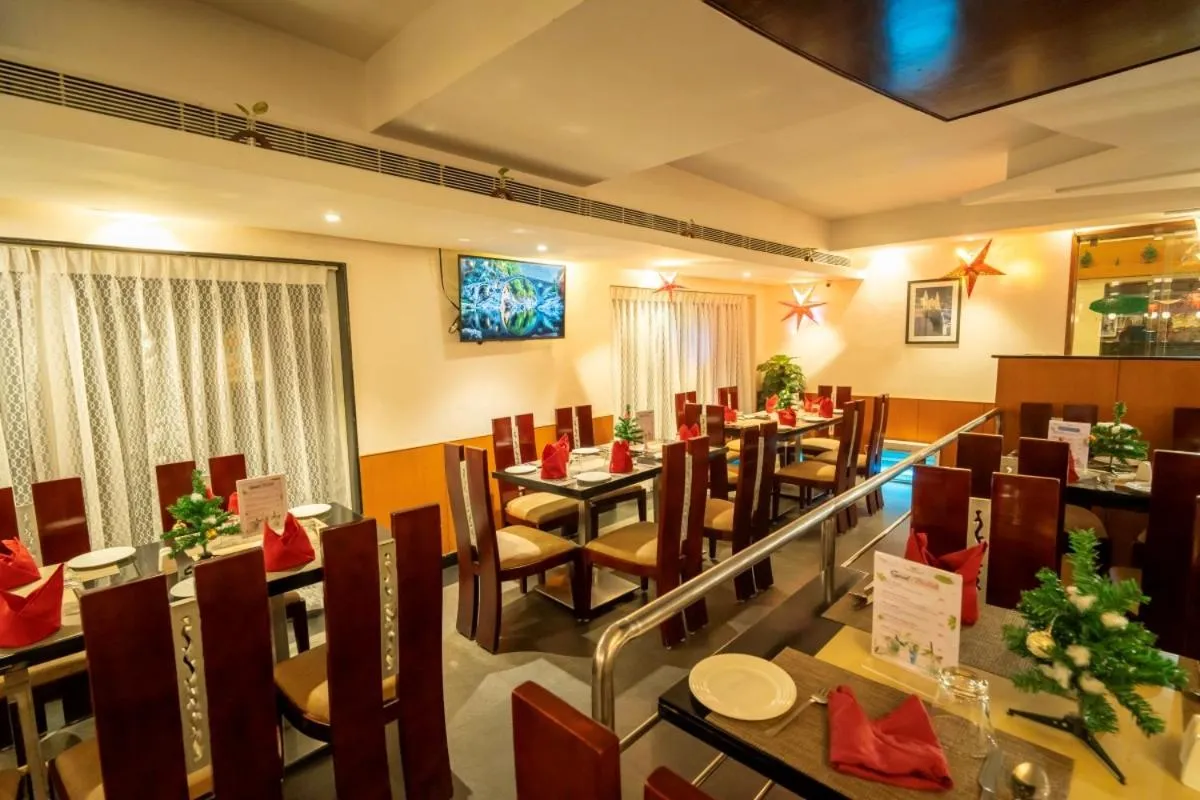 Restaurant/places to eat in MGM Vailankanni