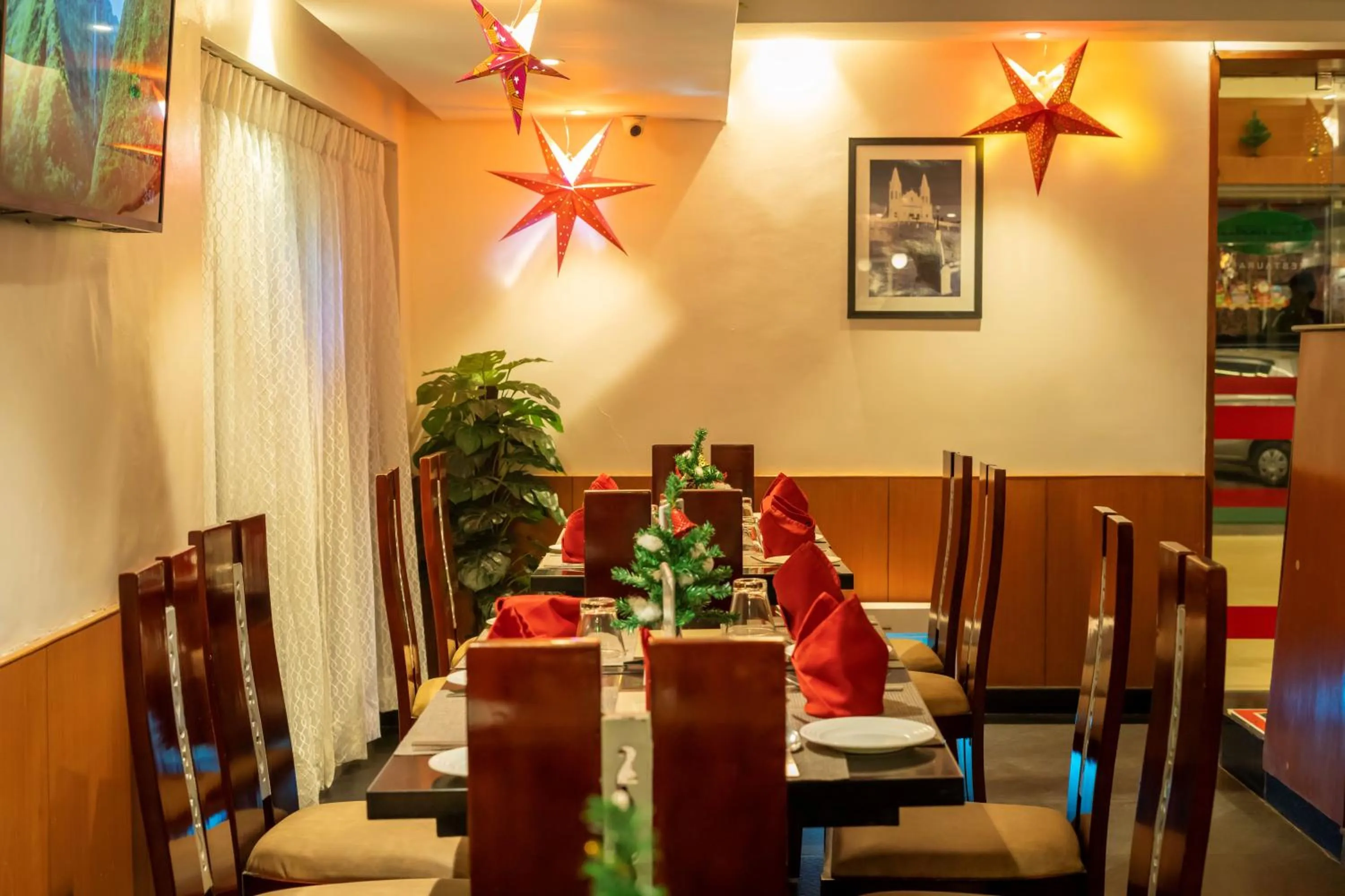 Restaurant/places to eat in MGM Vailankanni