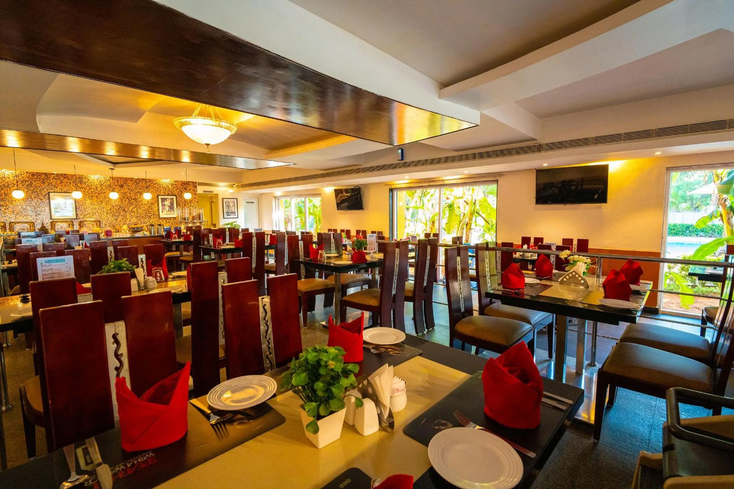 Restaurant/places to eat in MGM Vailankanni
