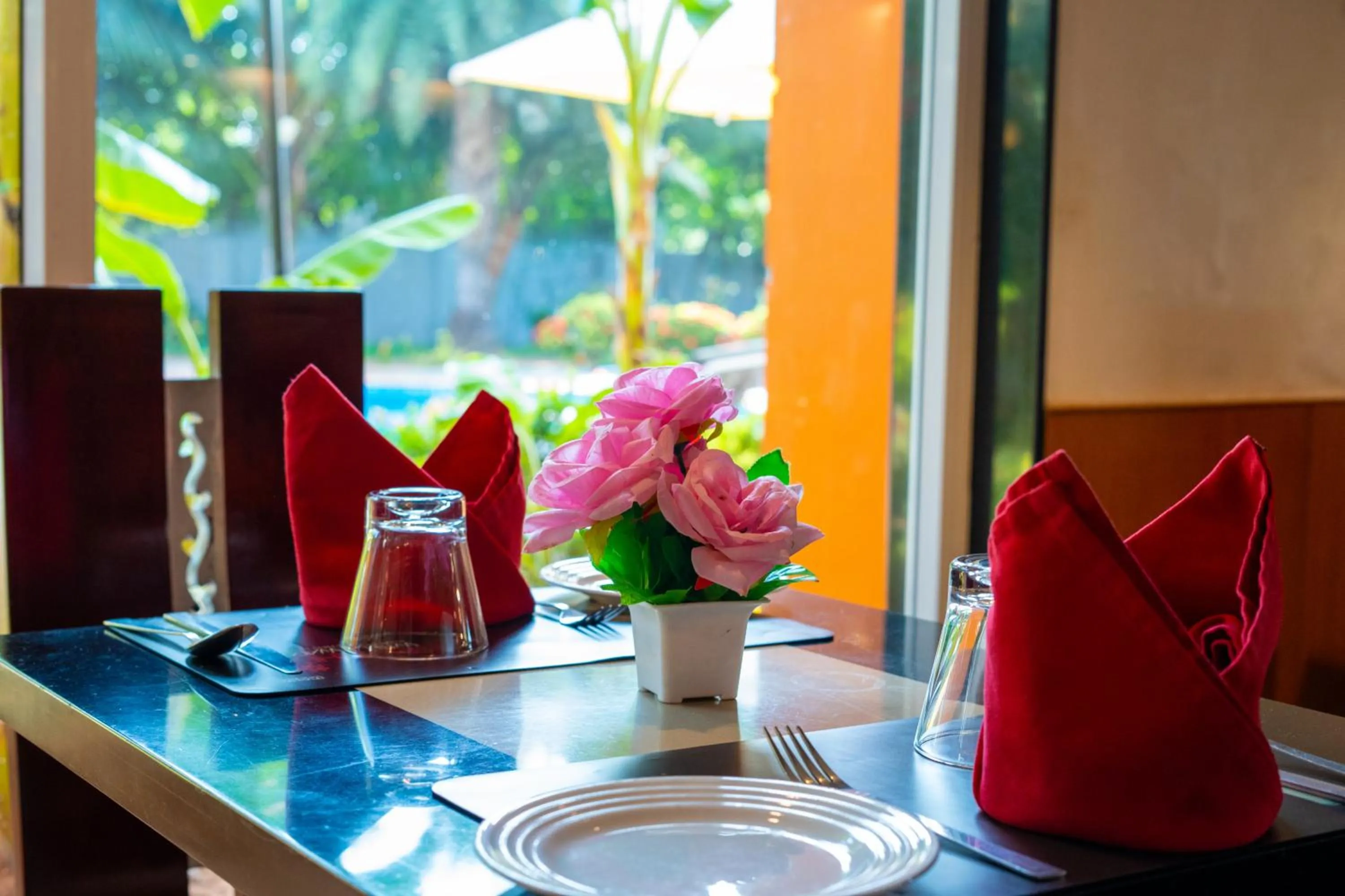 Restaurant/places to eat in MGM Vailankanni