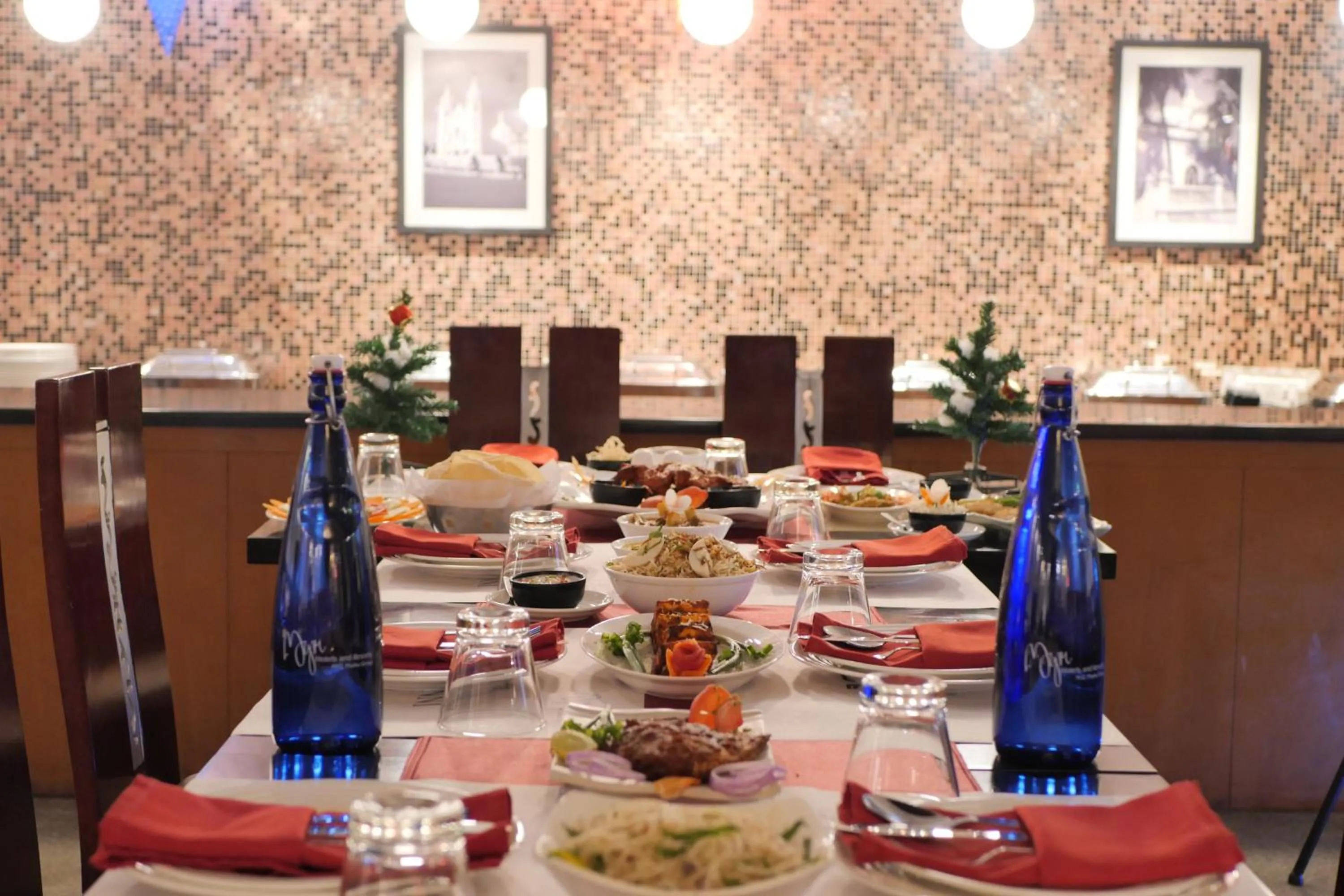 Restaurant/places to eat in MGM Vailankanni