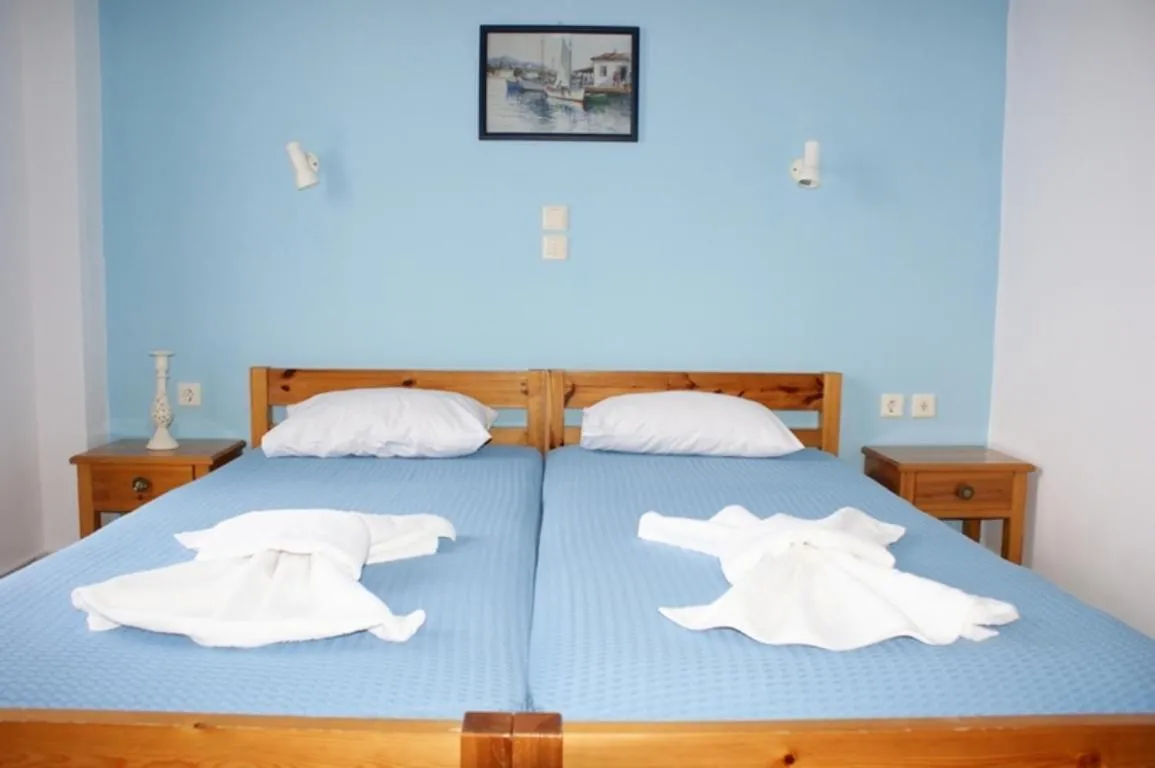 Photo of the whole room, Bed in Magic View