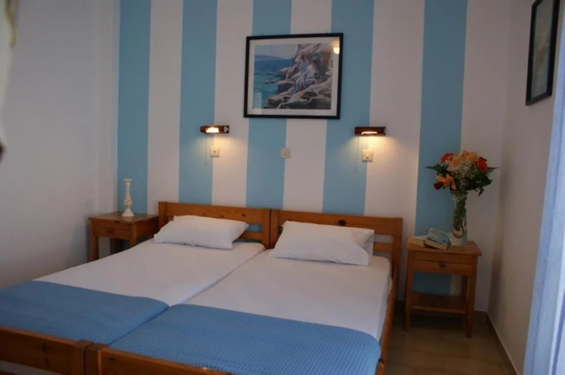 Photo of the whole room, Bed in Magic View