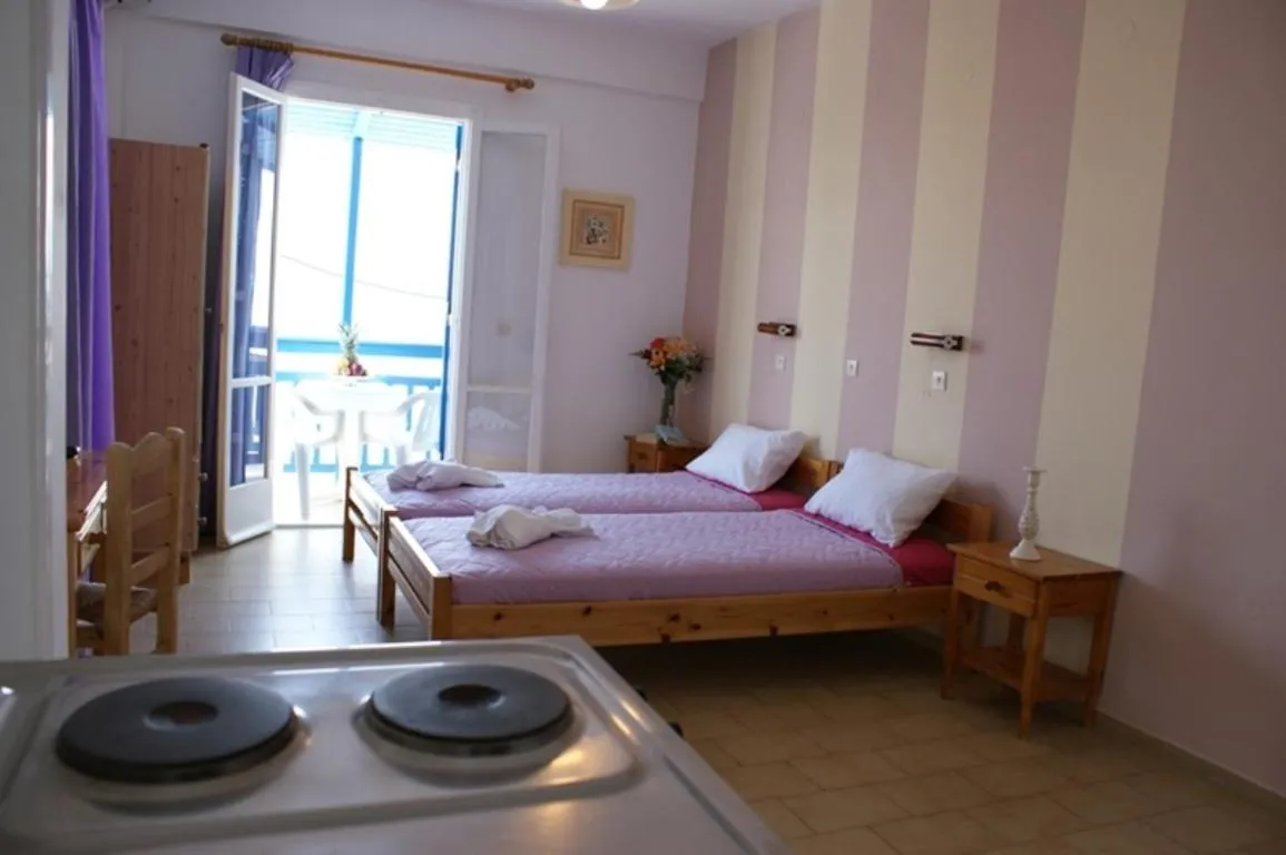 Photo of the whole room, Bed in Magic View