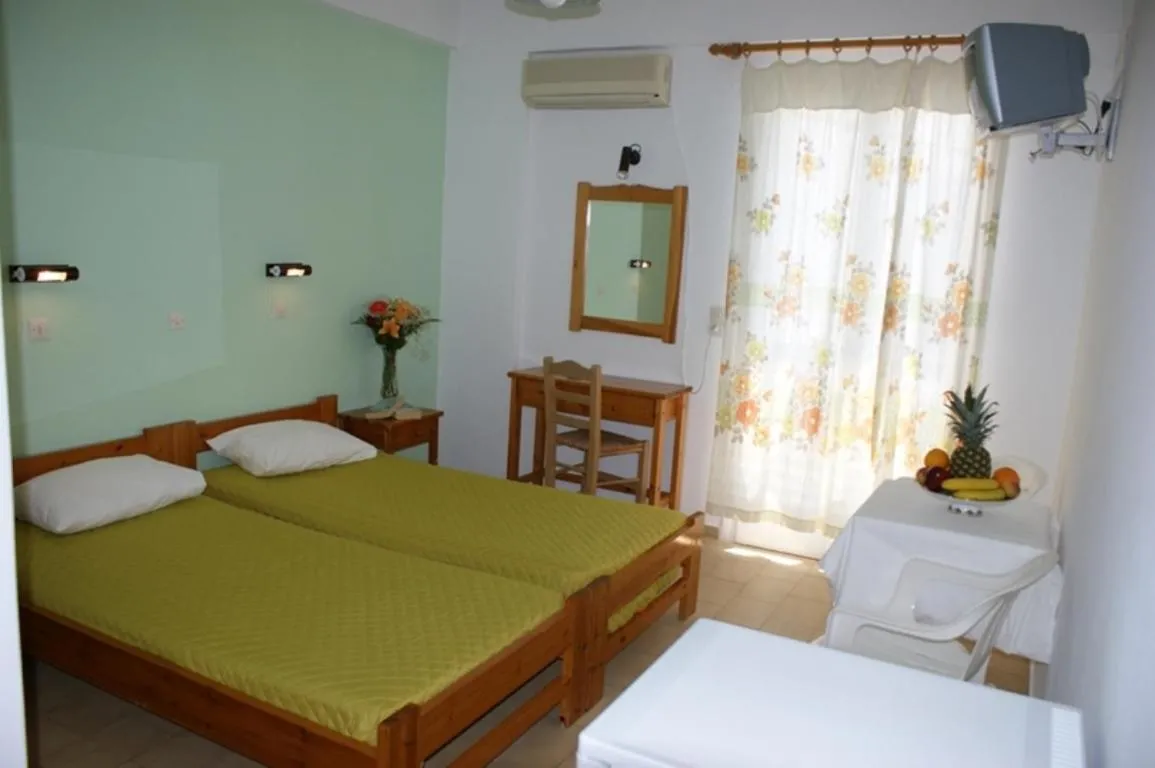 Photo of the whole room, Bed in Magic View