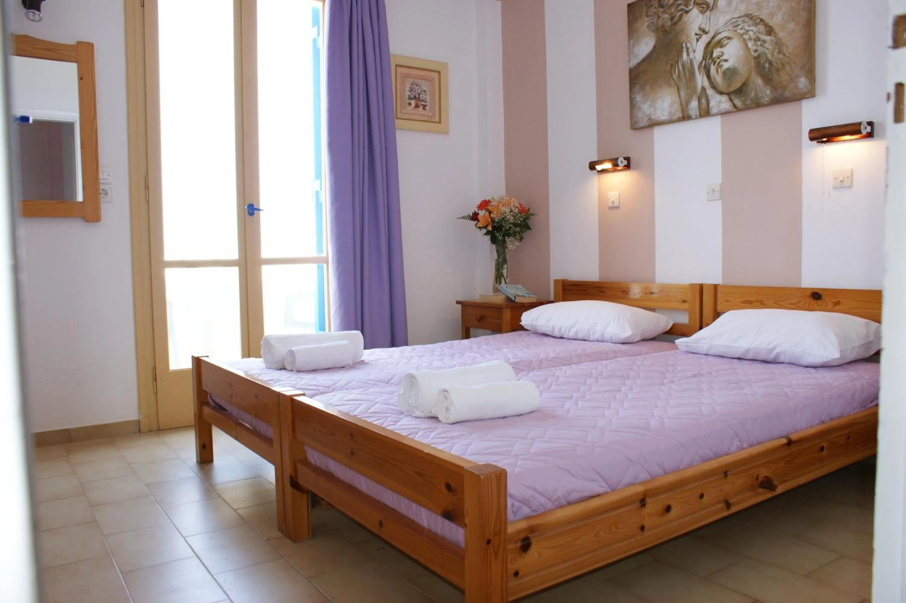 Photo of the whole room, Bed in Magic View