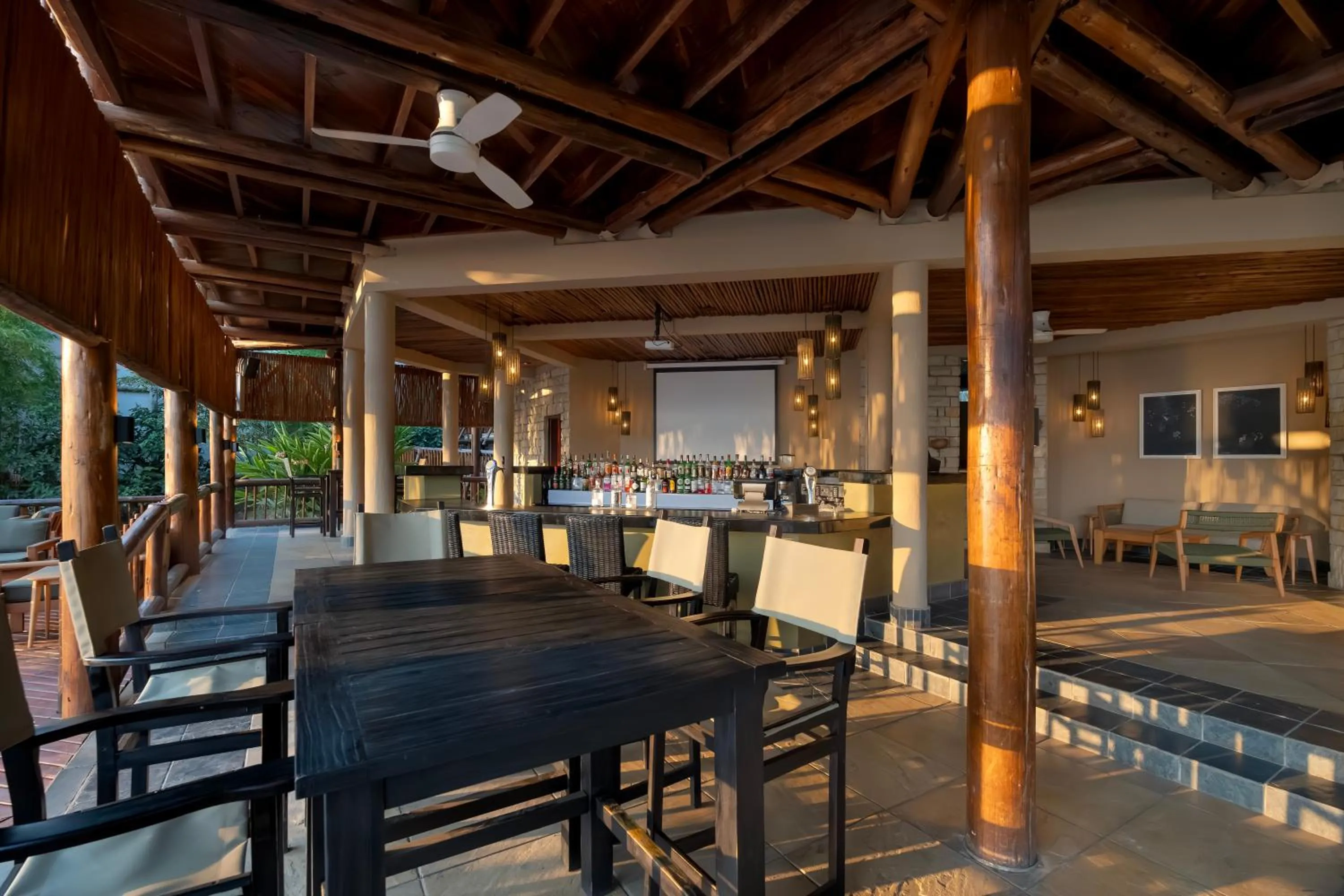 Lounge or bar in The David Livingstone Safari Lodge & Spa
