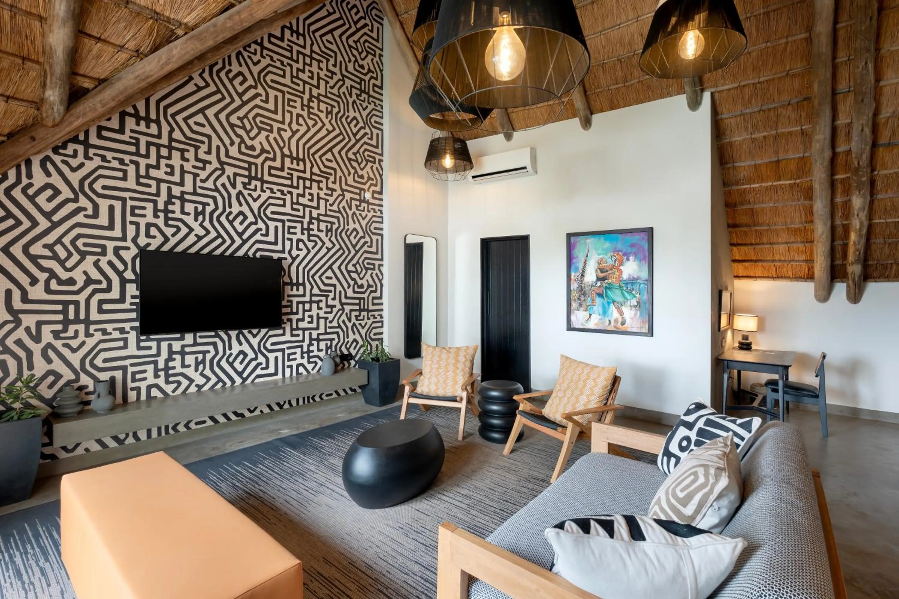 TV and multimedia in The David Livingstone Safari Lodge & Spa