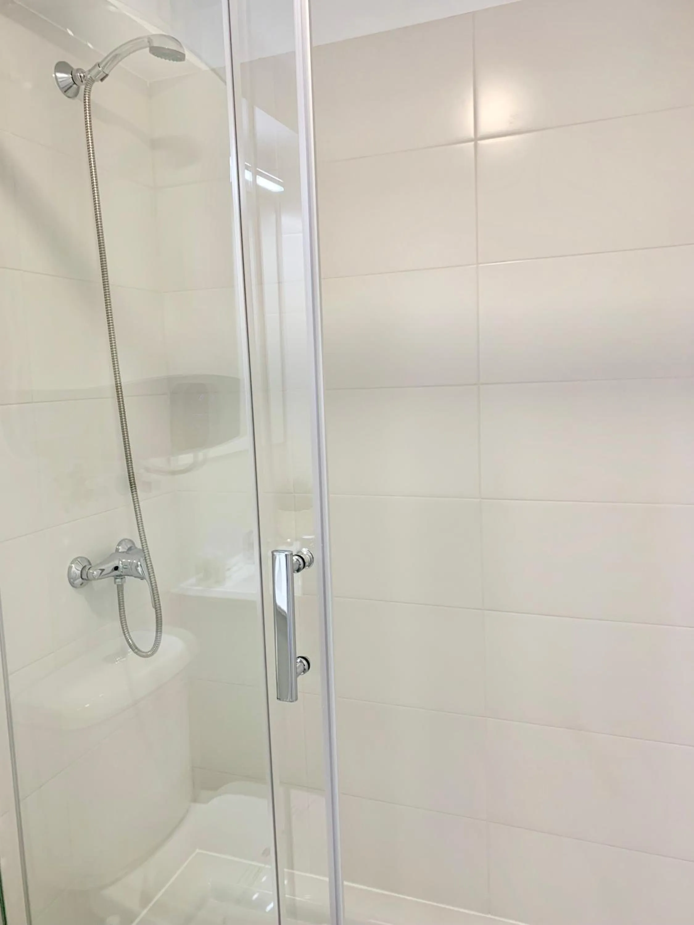 Shower in Apartments Center Santos