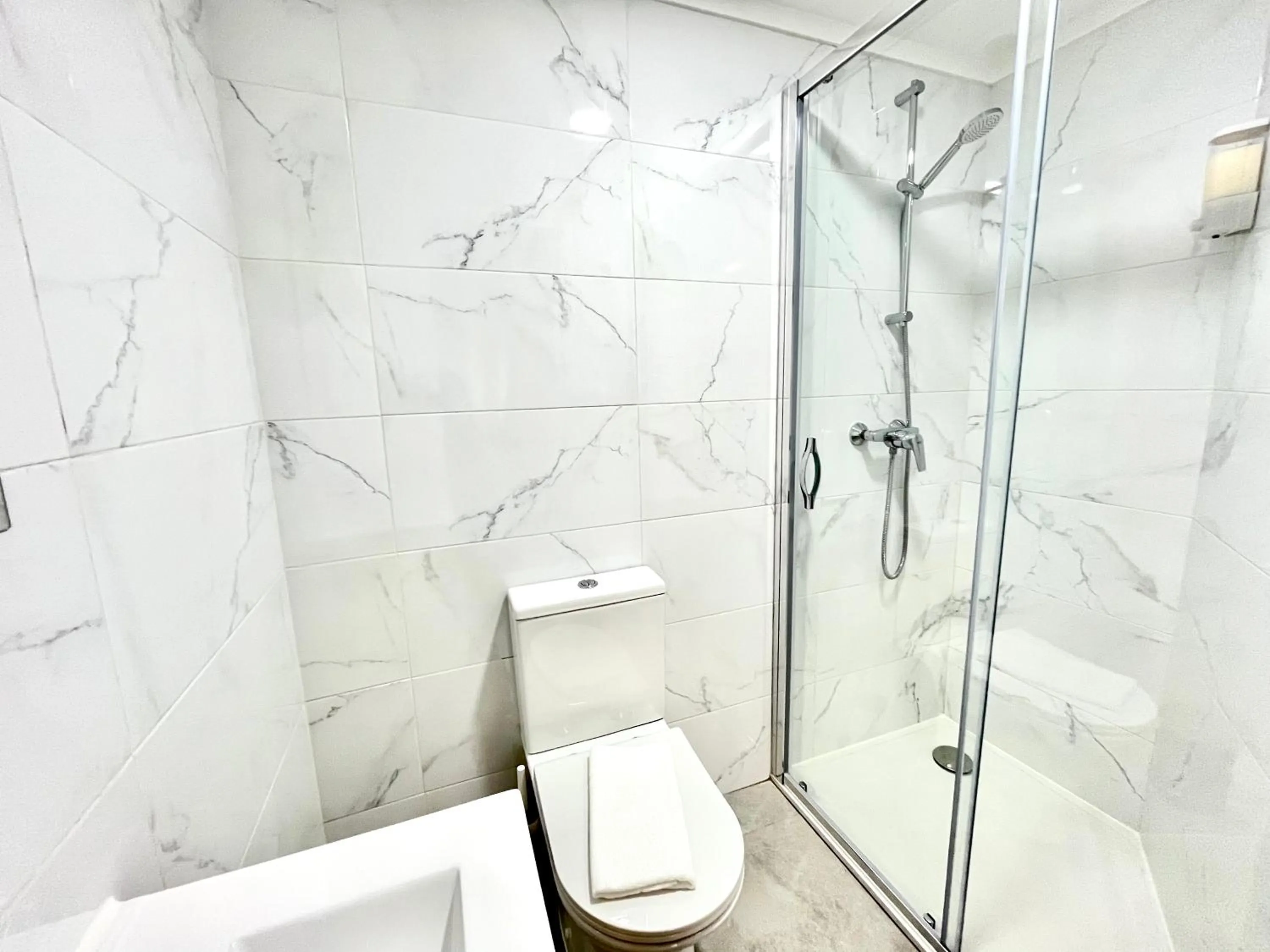 Shower in Apartments Center Santos