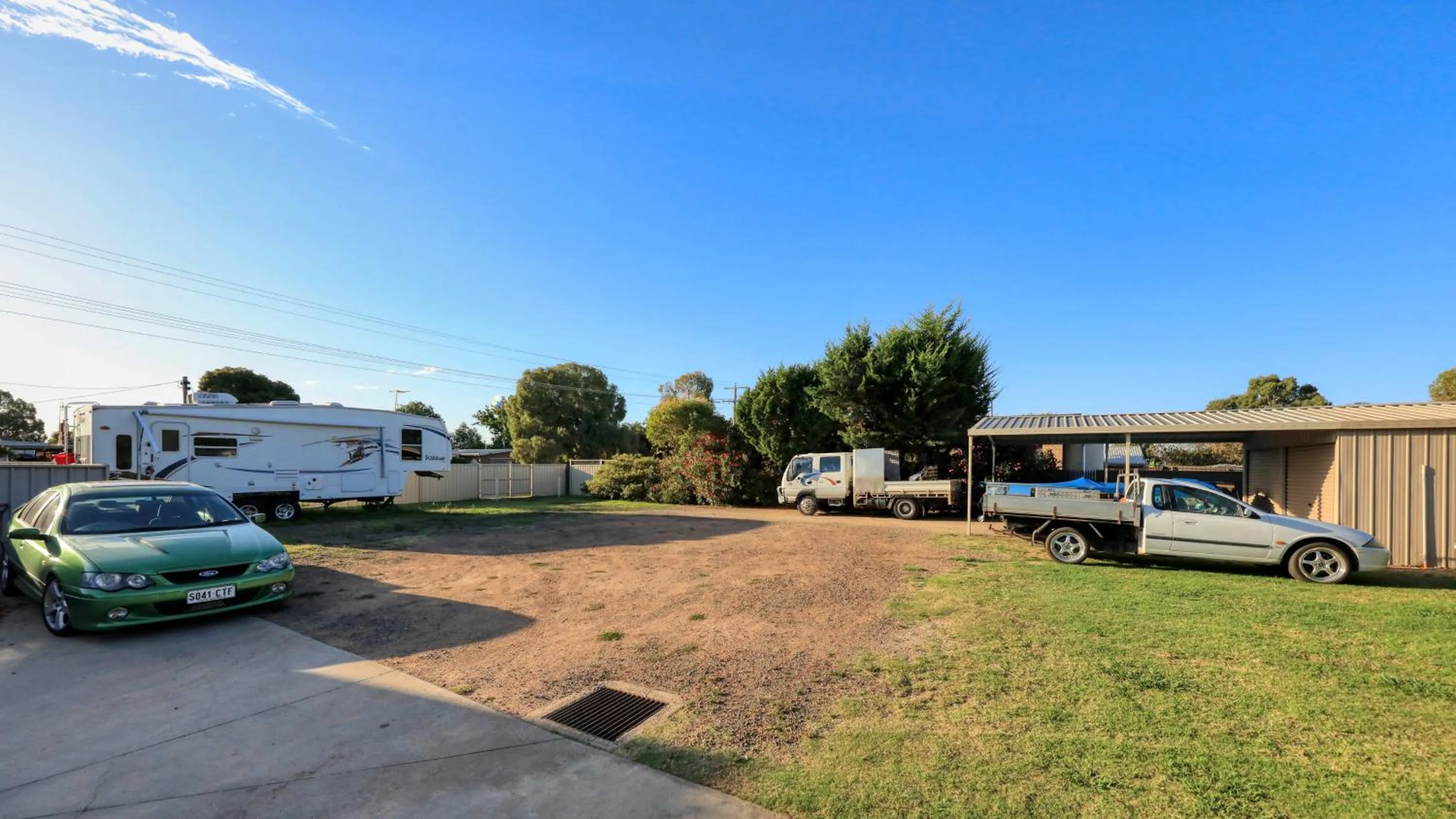 Parking in Glider City Motel Benalla