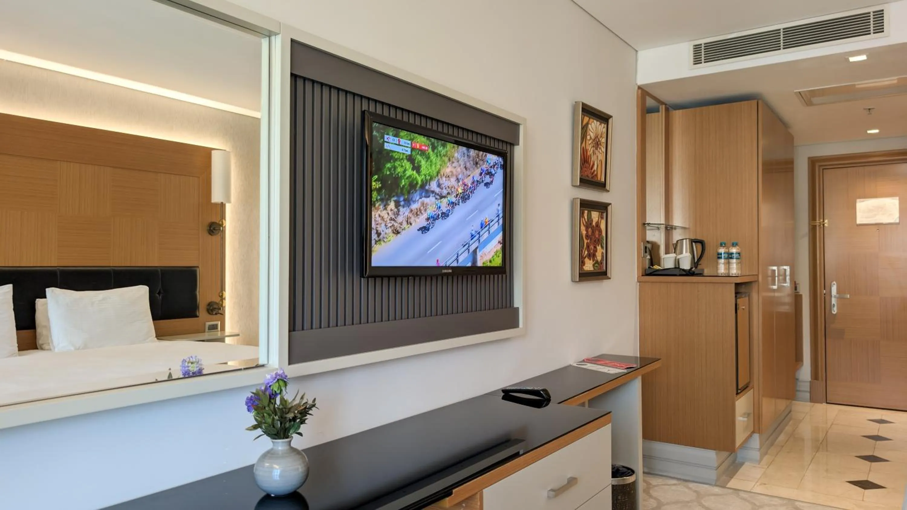 Photo of the whole room in Istanbul Gonen Hotel