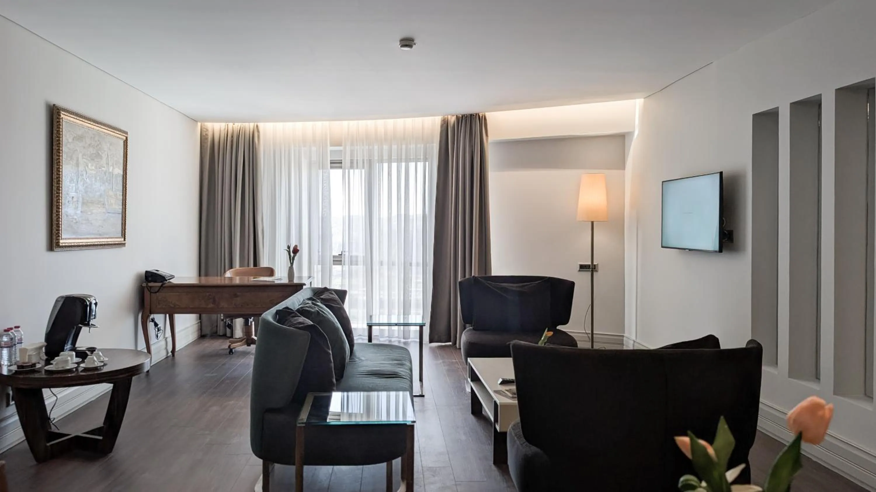 Seating area in Istanbul Gonen Hotel