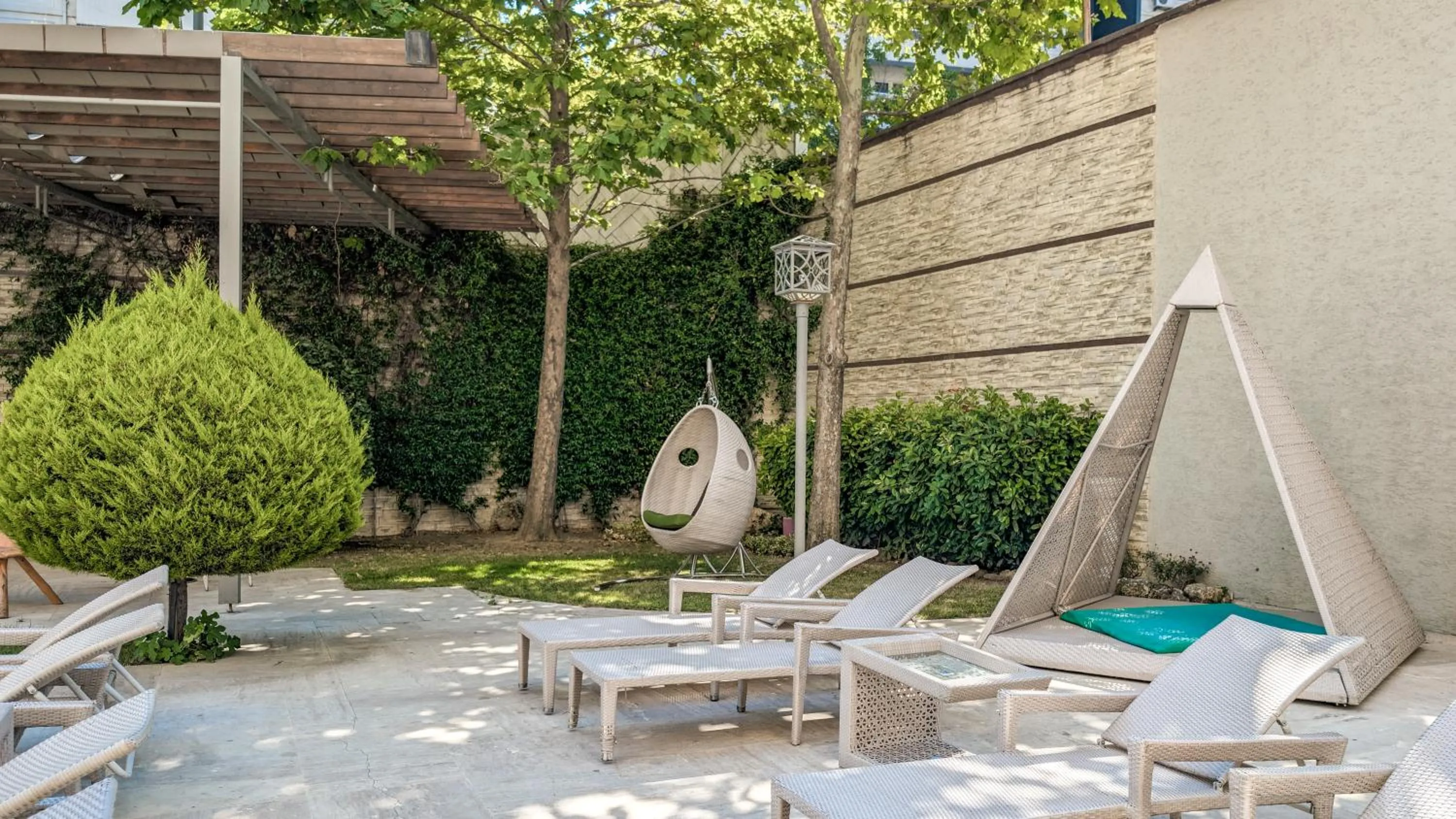 sunbed in Istanbul Gonen Hotel