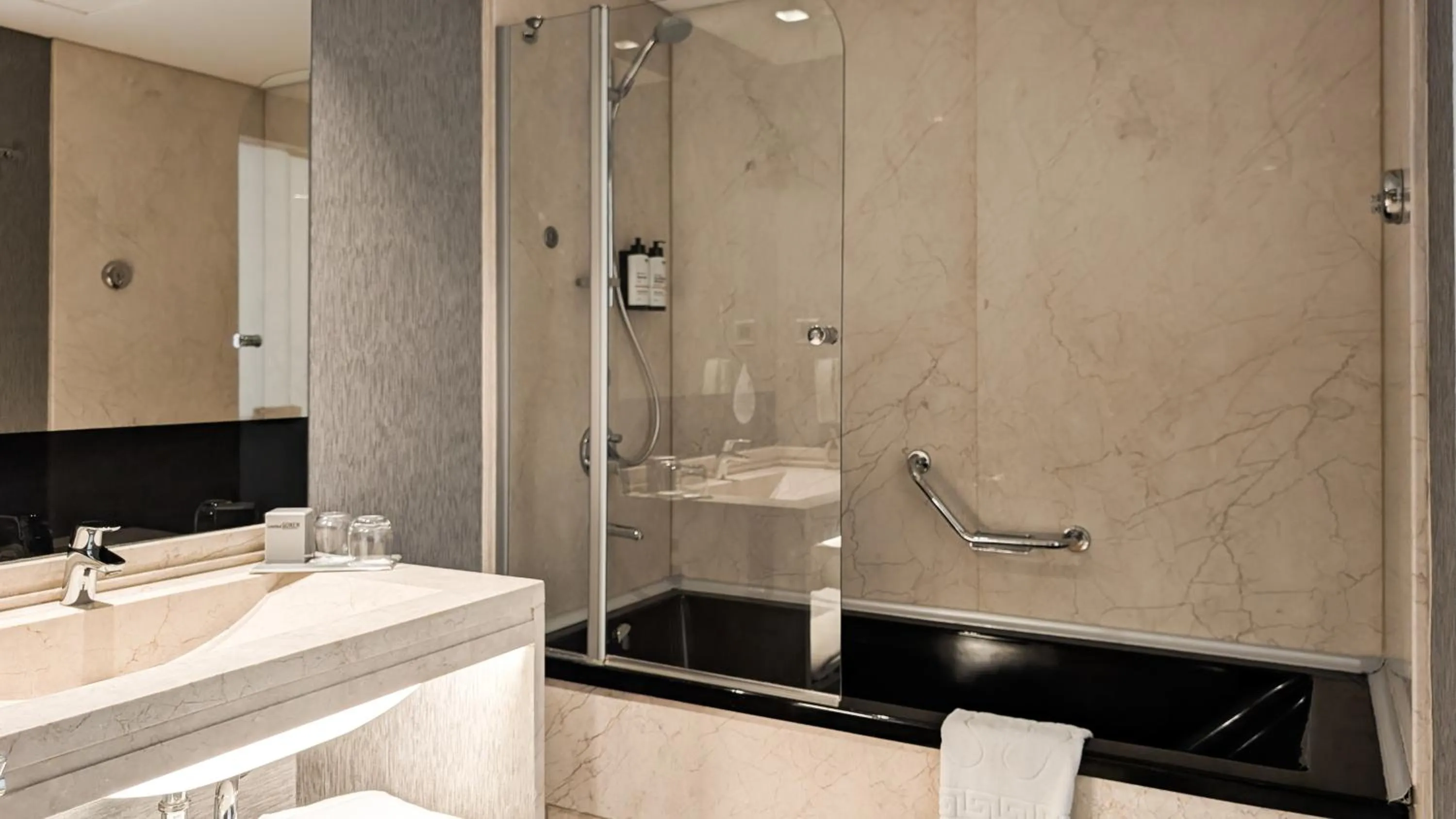 Bathroom in Istanbul Gonen Hotel