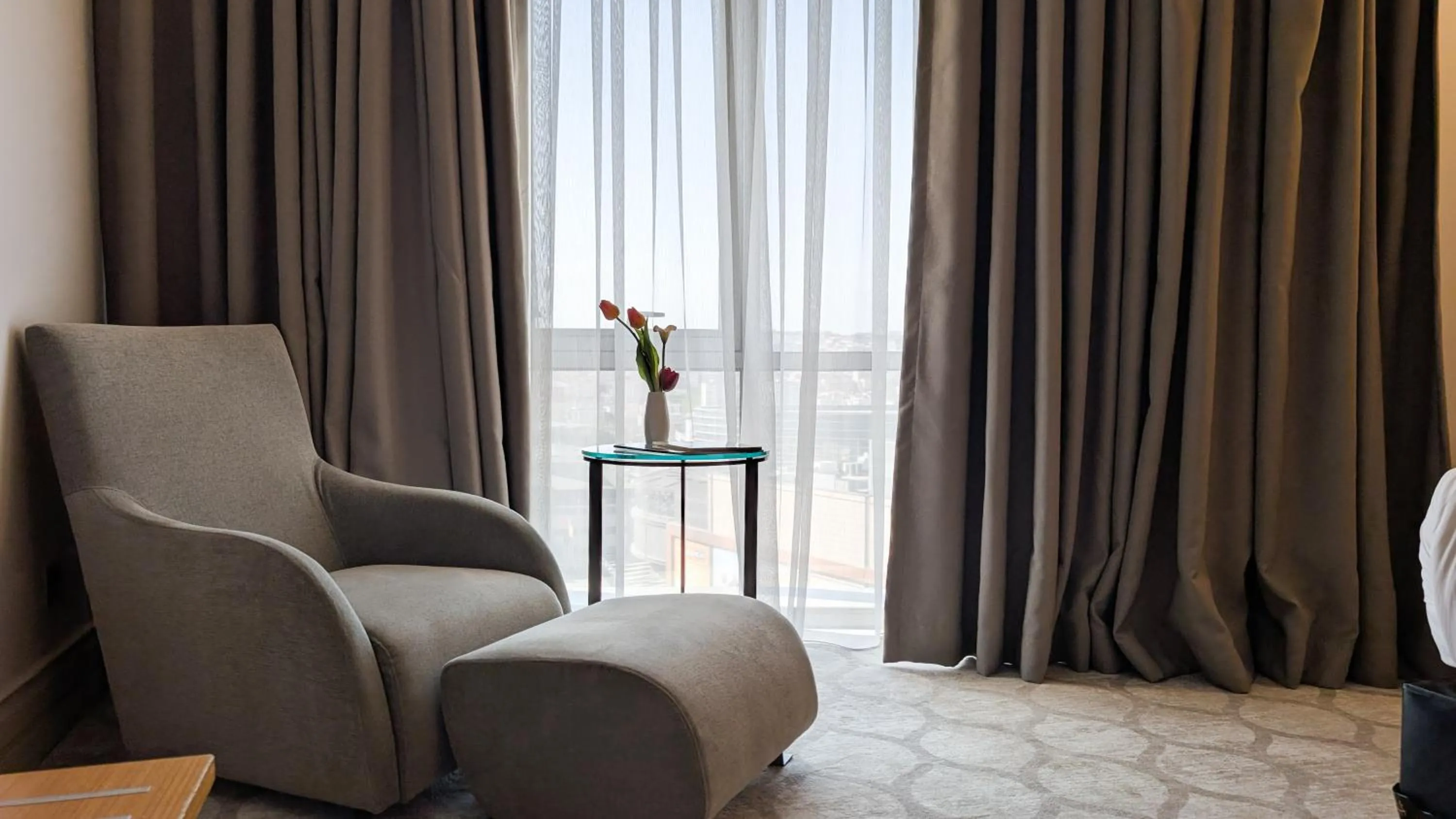 Seating area in Istanbul Gonen Hotel