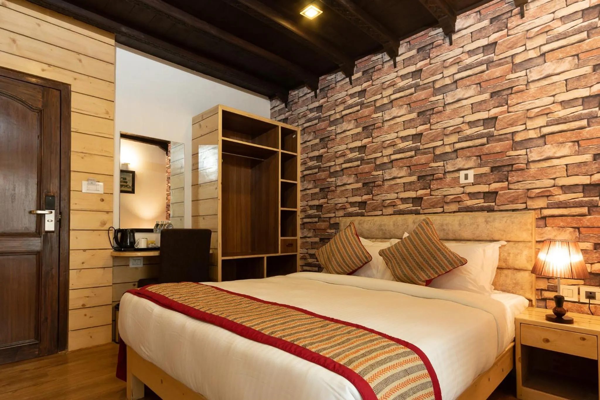 Photo of the whole room, Bed in Fresco Retreat