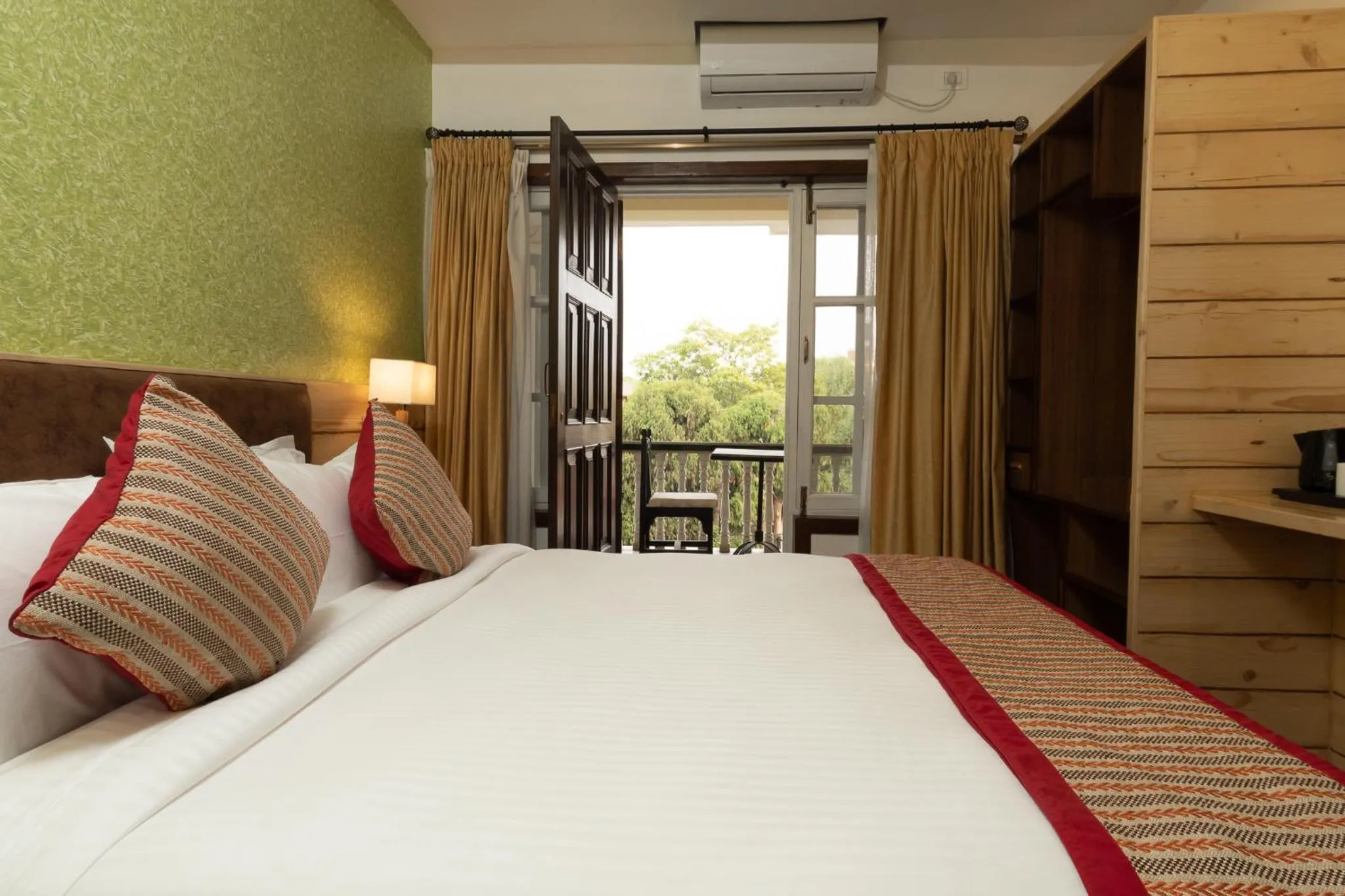 Bedroom, Bed in Fresco Retreat