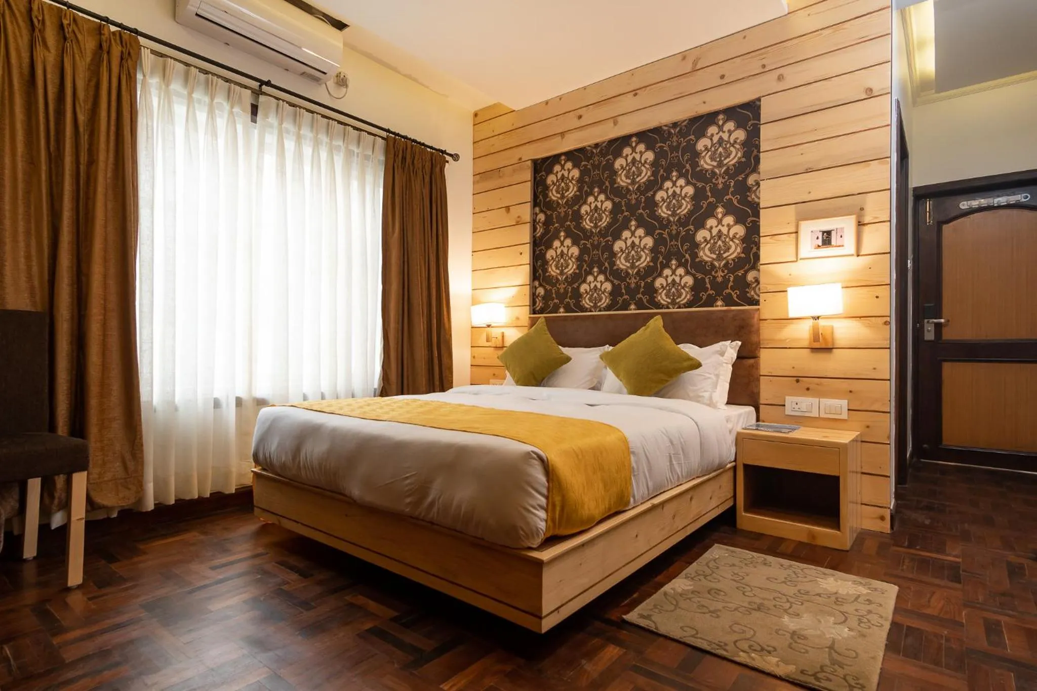 Photo of the whole room, Bed in Fresco Retreat